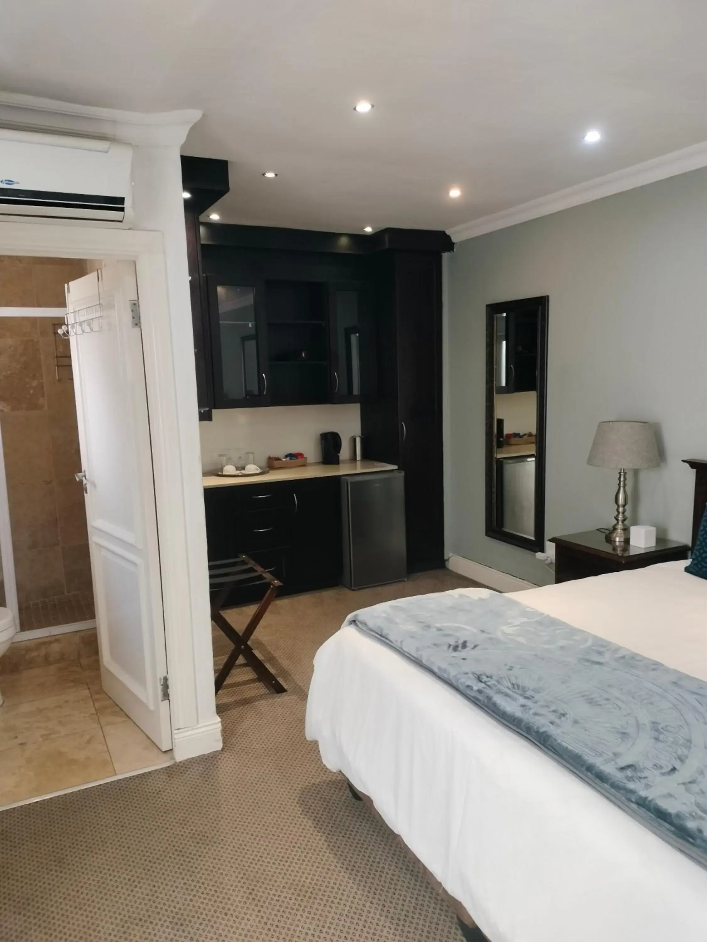 Standard Suite in 131 on Herbert Baker Boutique Hotel Standard Suite in 131 on Herbert Baker Boutique Hotel