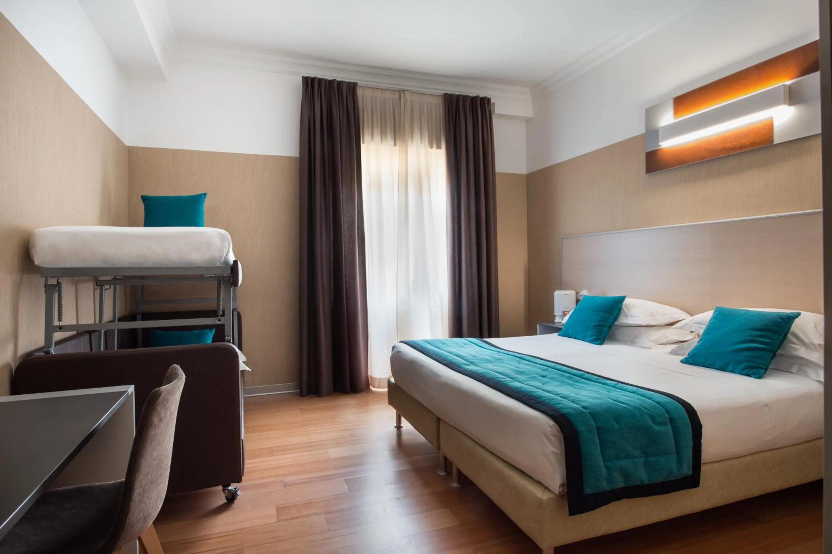 bunk bed, Bed in Best Western Plus City Hotel