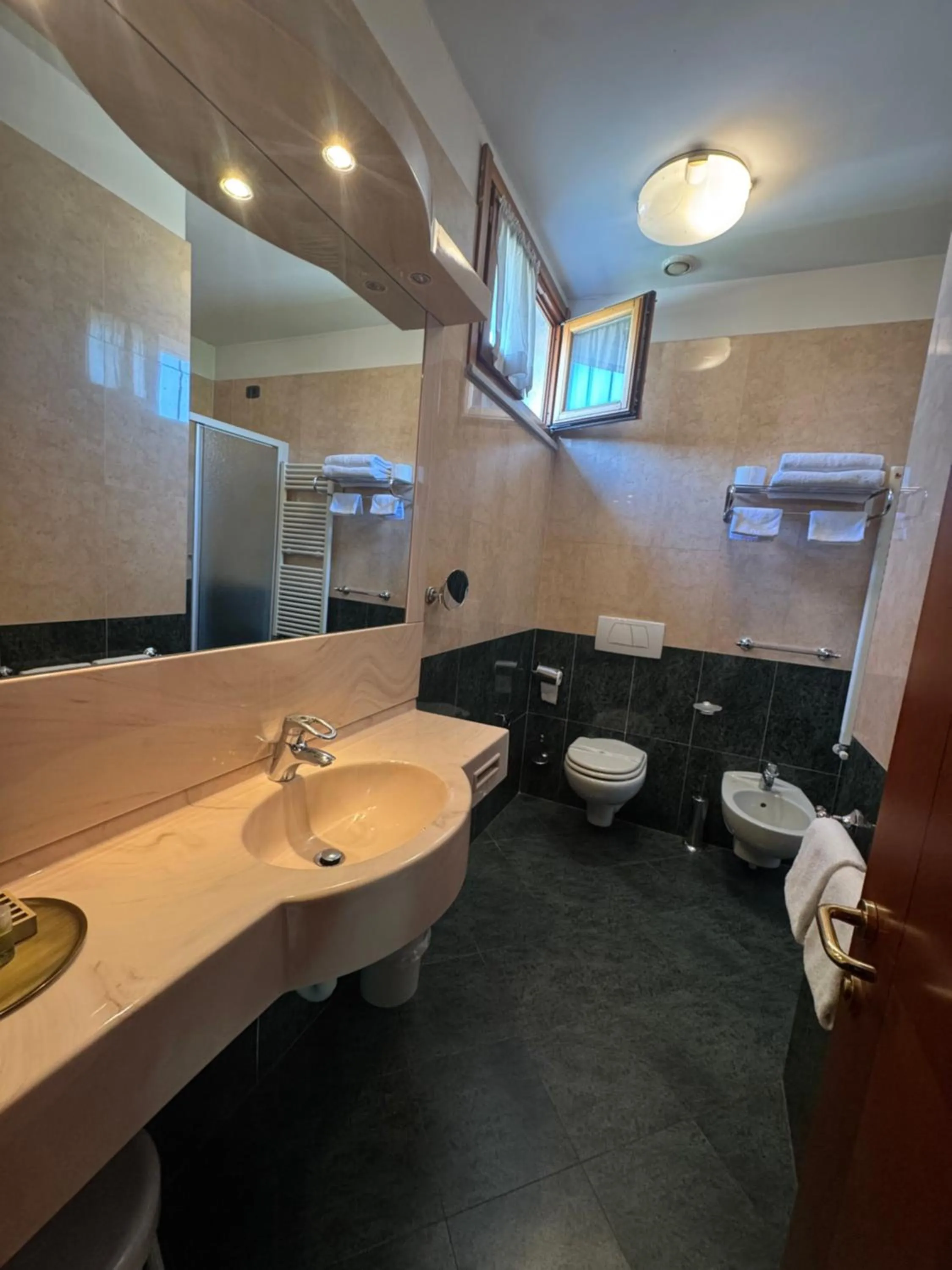 Shower in Hotel Valganna