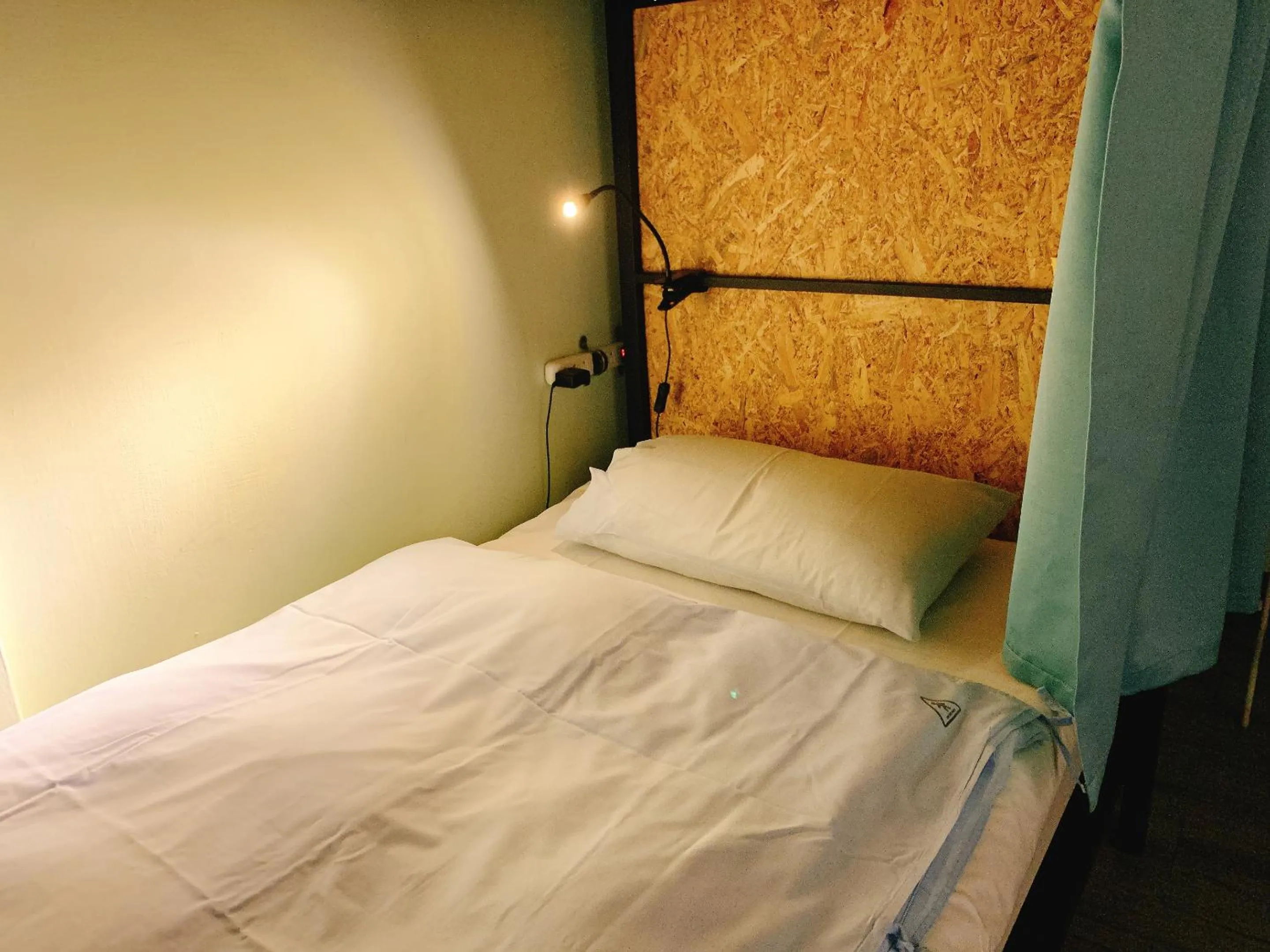 Bed in On My Way - Taipei Hostel