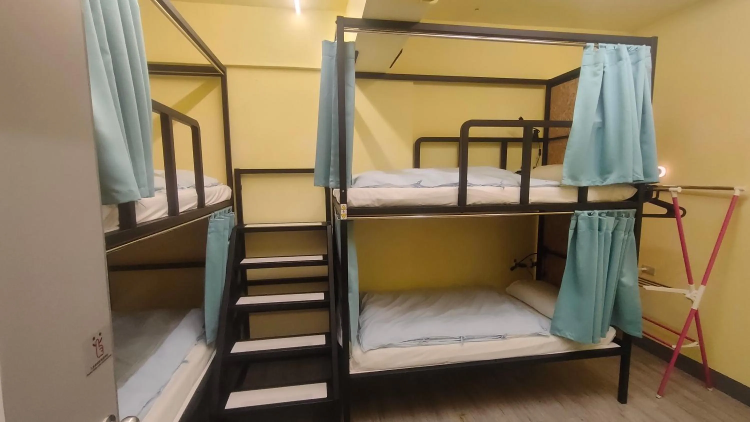 Photo of the whole room, Bed in On My Way - Taipei Hostel