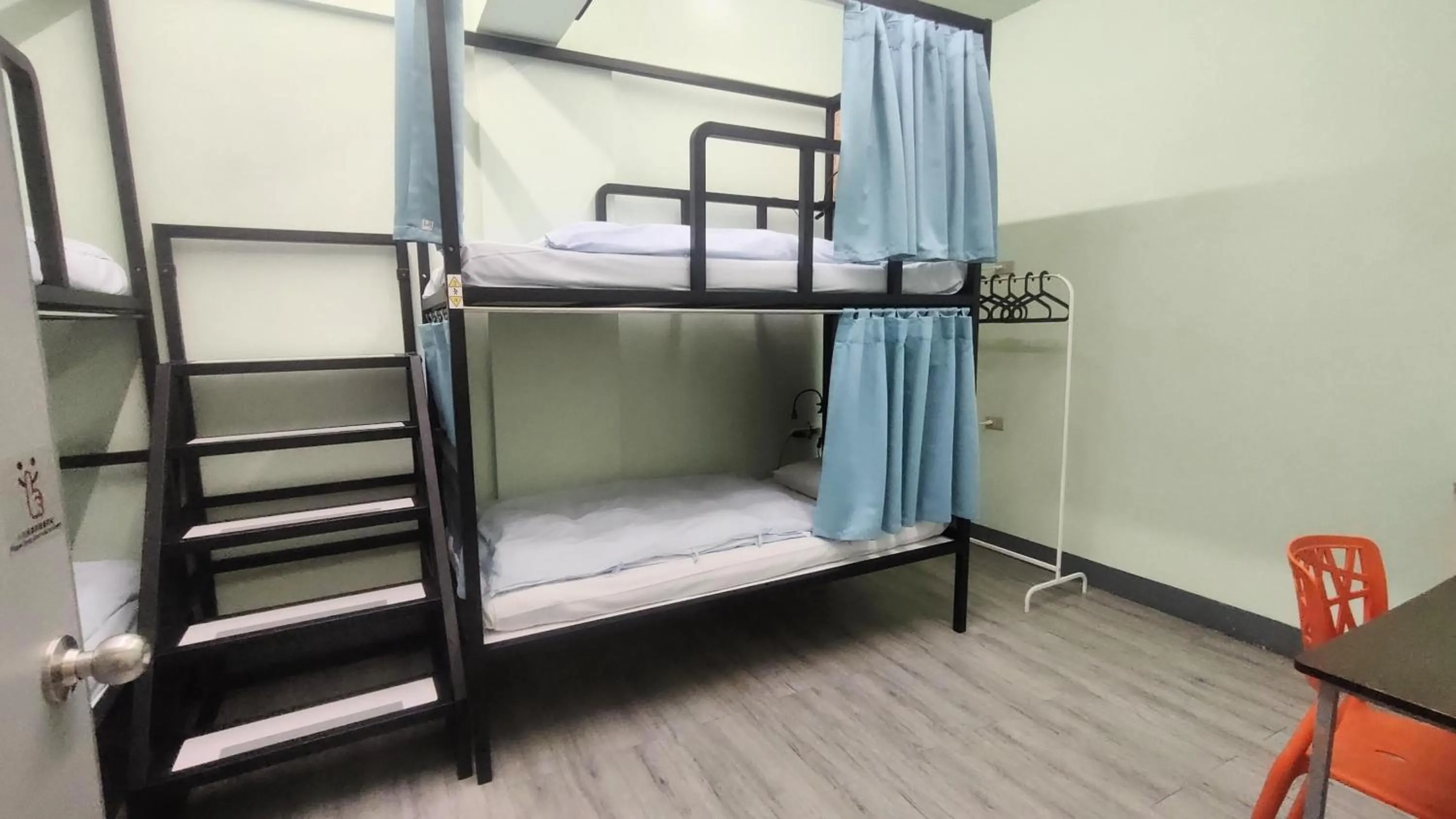 Bed in On My Way - Taipei Hostel