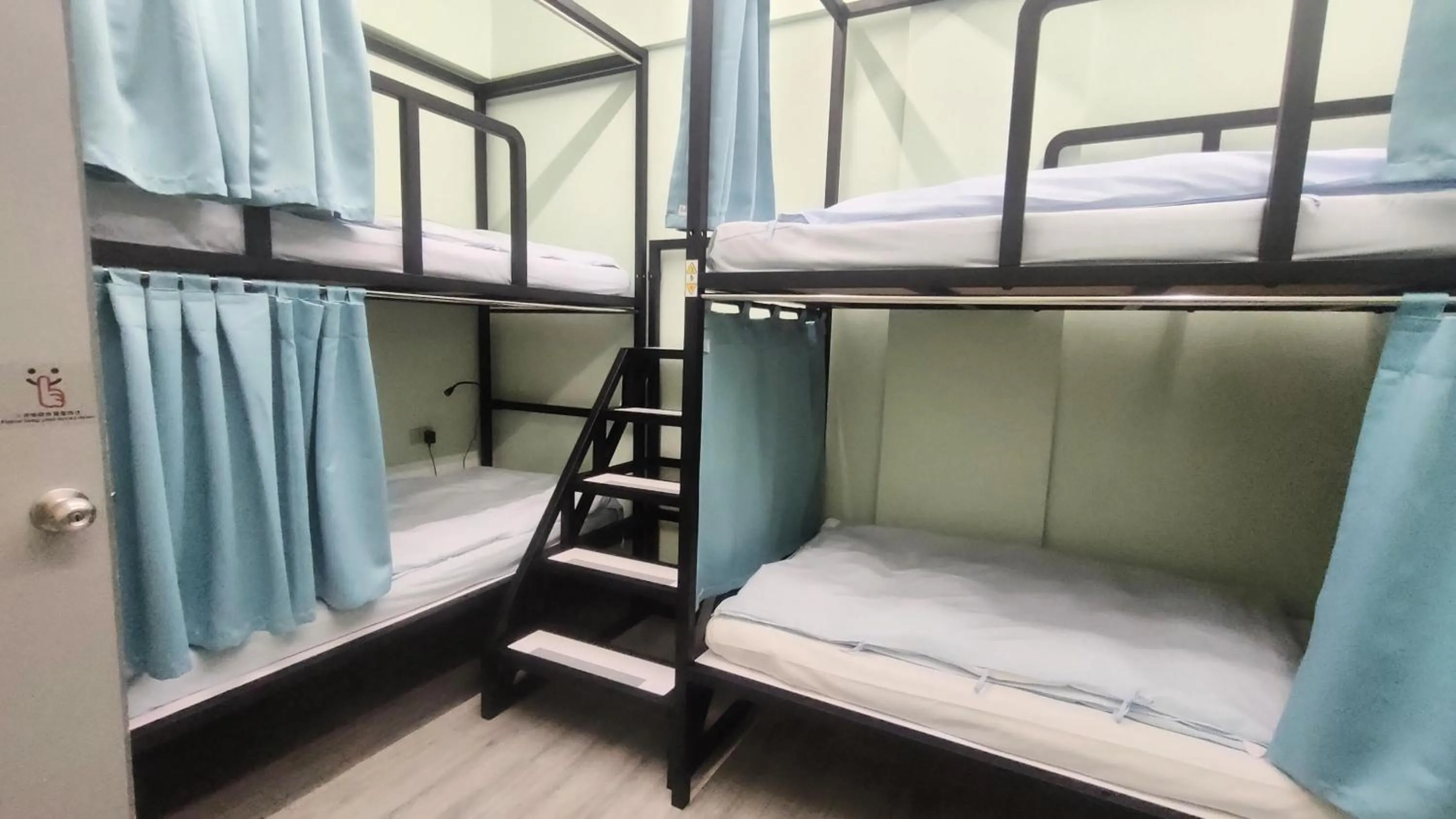 Photo of the whole room, Bed in On My Way - Taipei Hostel