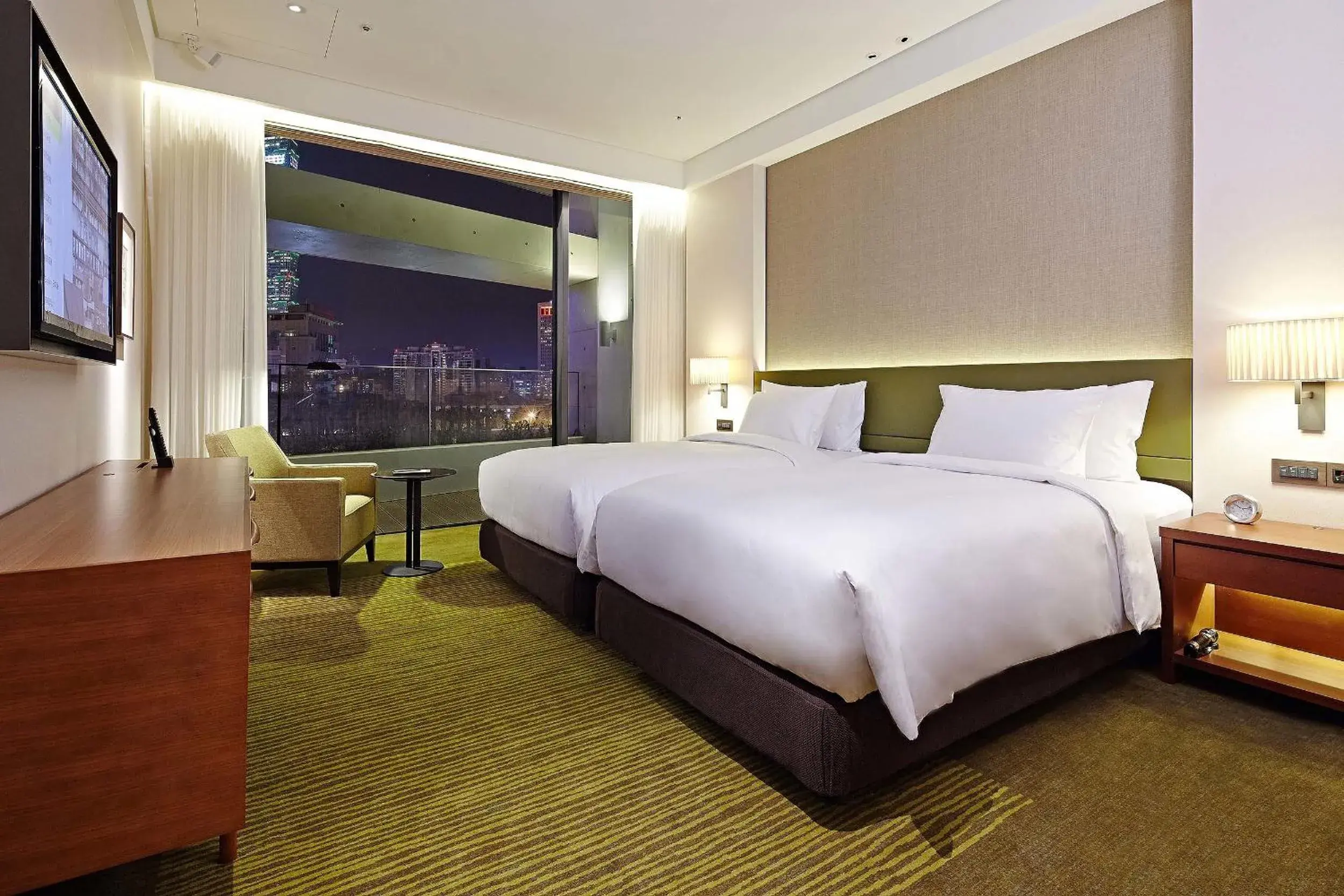 Executive Twin Suite with City View in Eslite Hotel Executive Twin Suite with City View in Eslite Hotel