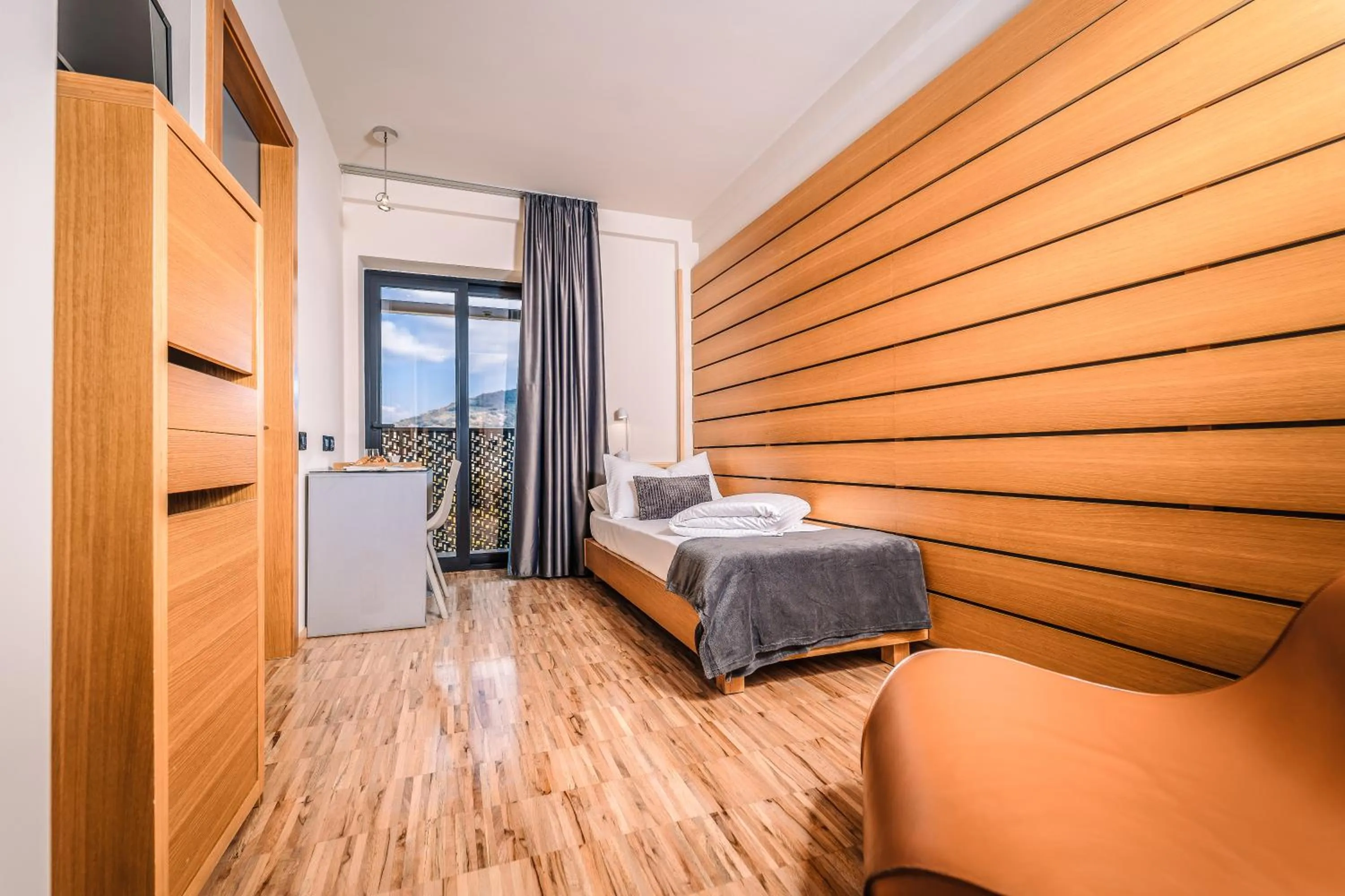 Bedroom, Bed in Lake Front Hotel Mirage