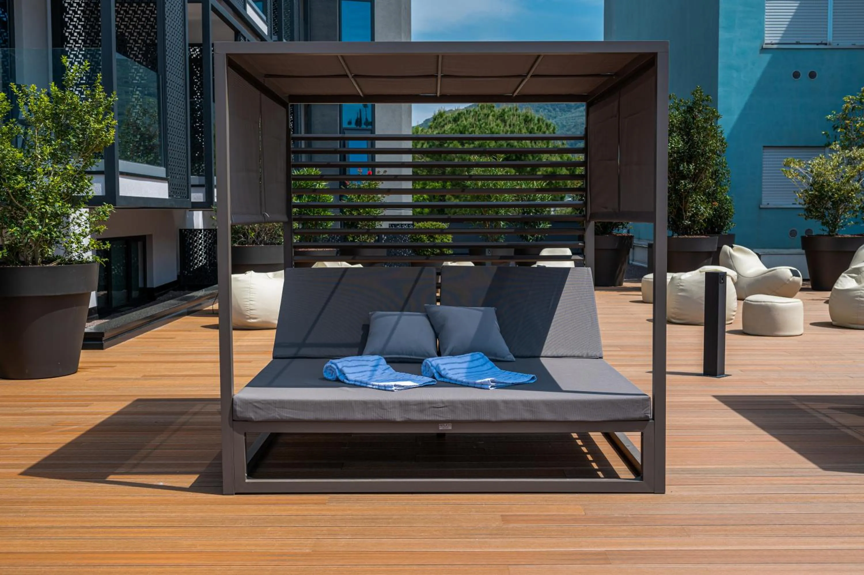 Day in Lake Front Hotel Mirage