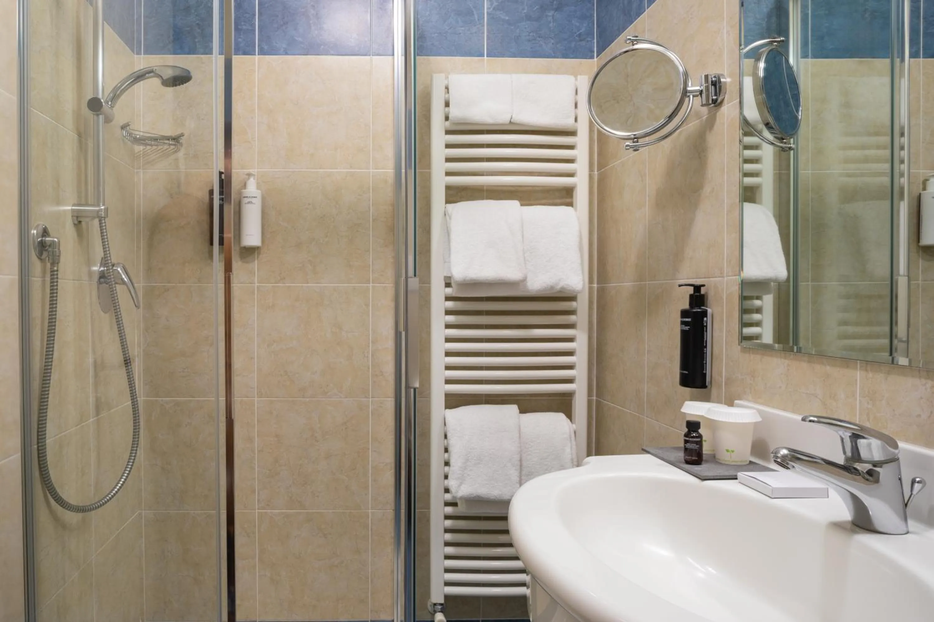 Shower in Astoria Resort