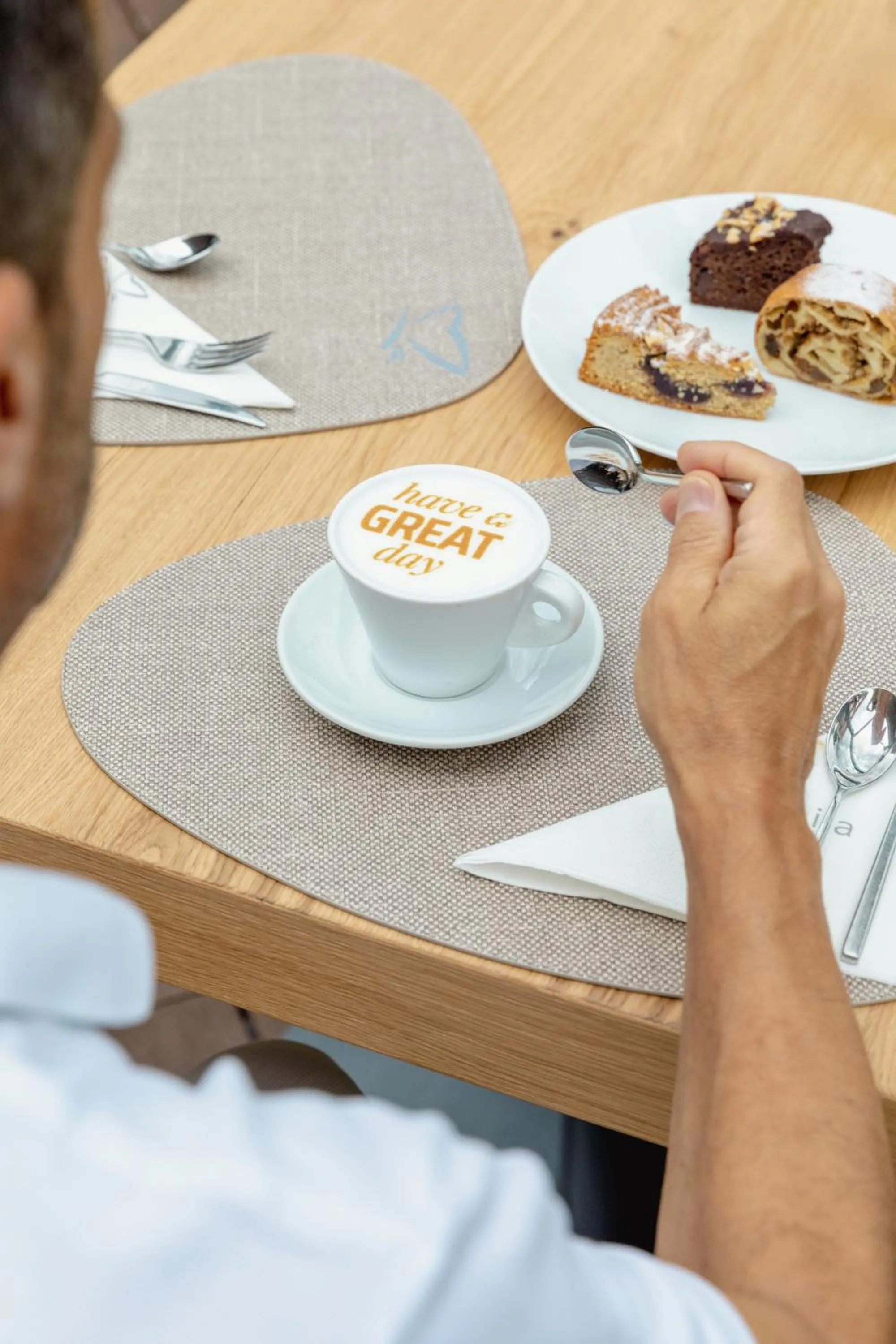 Restaurant/places to eat in Astoria Resort