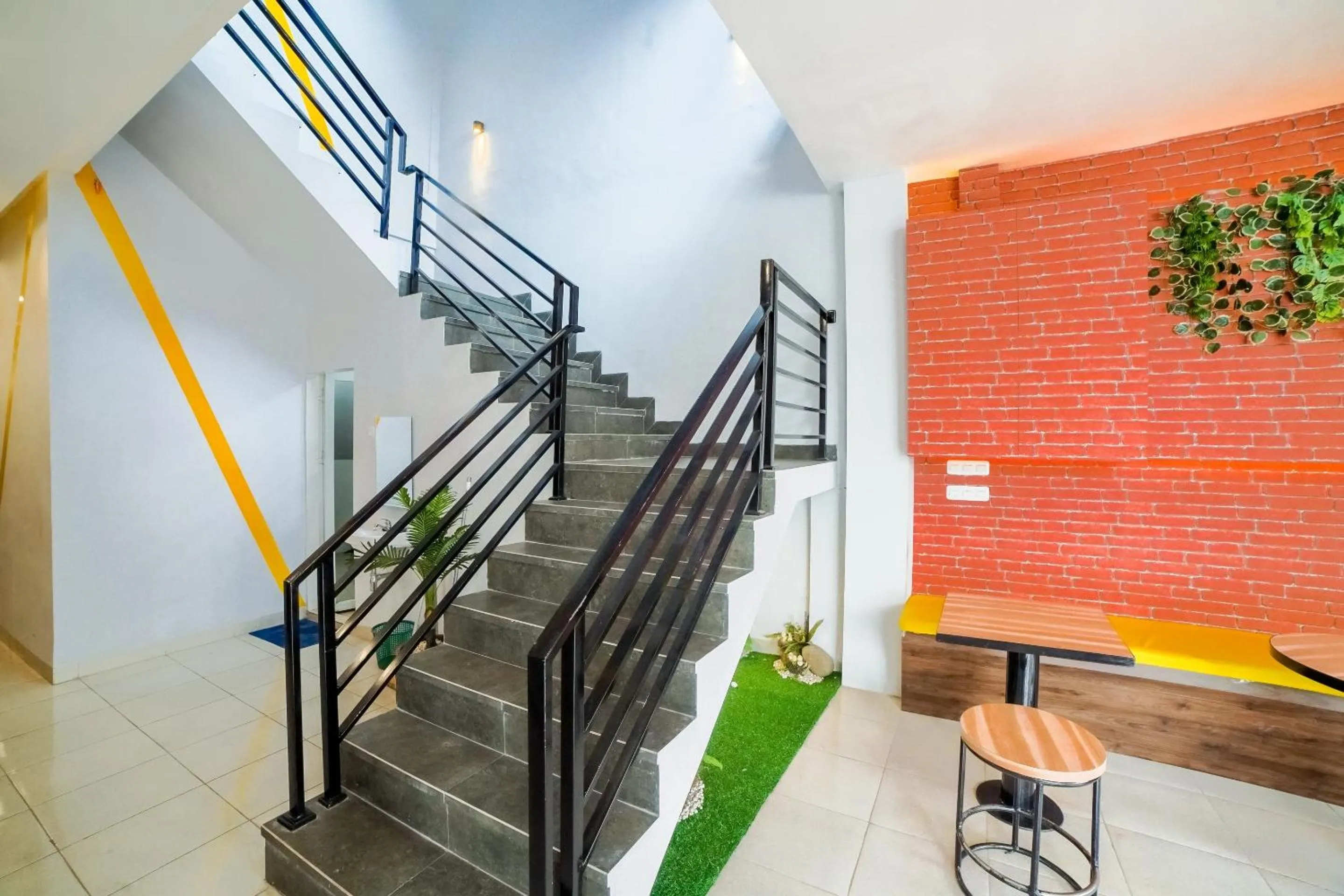 Lobby or reception in Capital O 90874 Millenium Inn 2