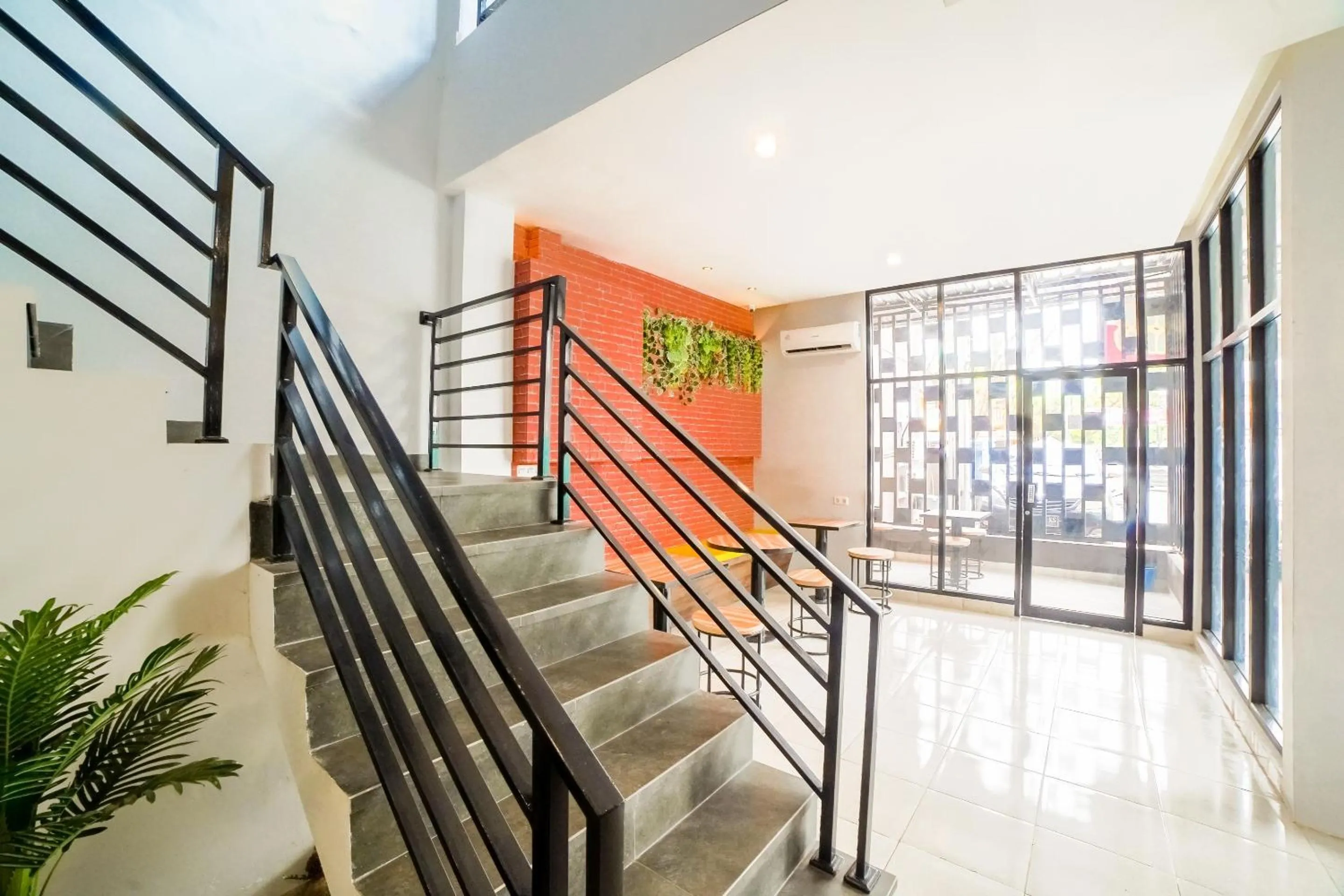 Lobby or reception in Capital O 90874 Millenium Inn 2