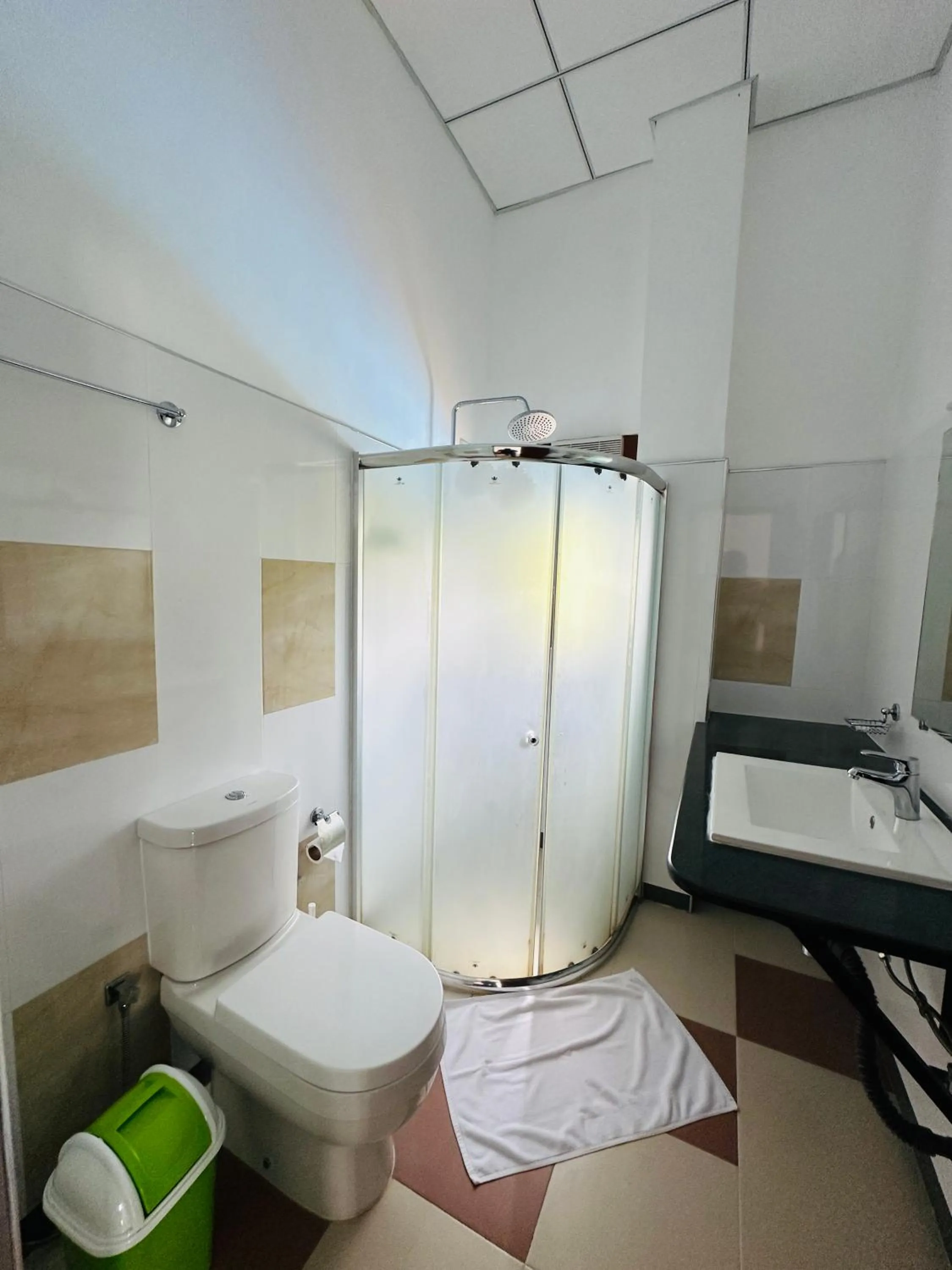 Shower in Moi Ella by DBI