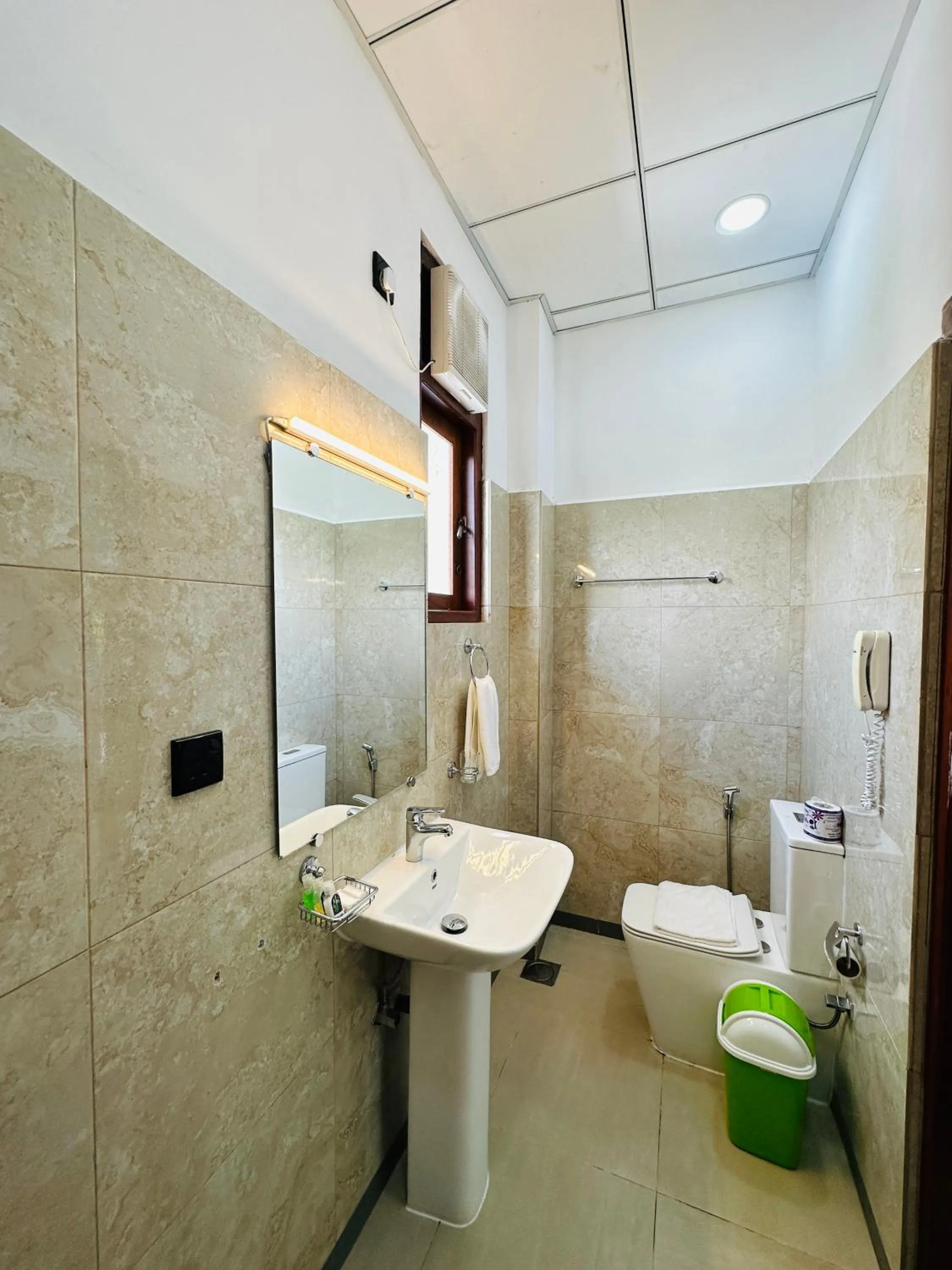 Toilet in Moi Ella by DBI