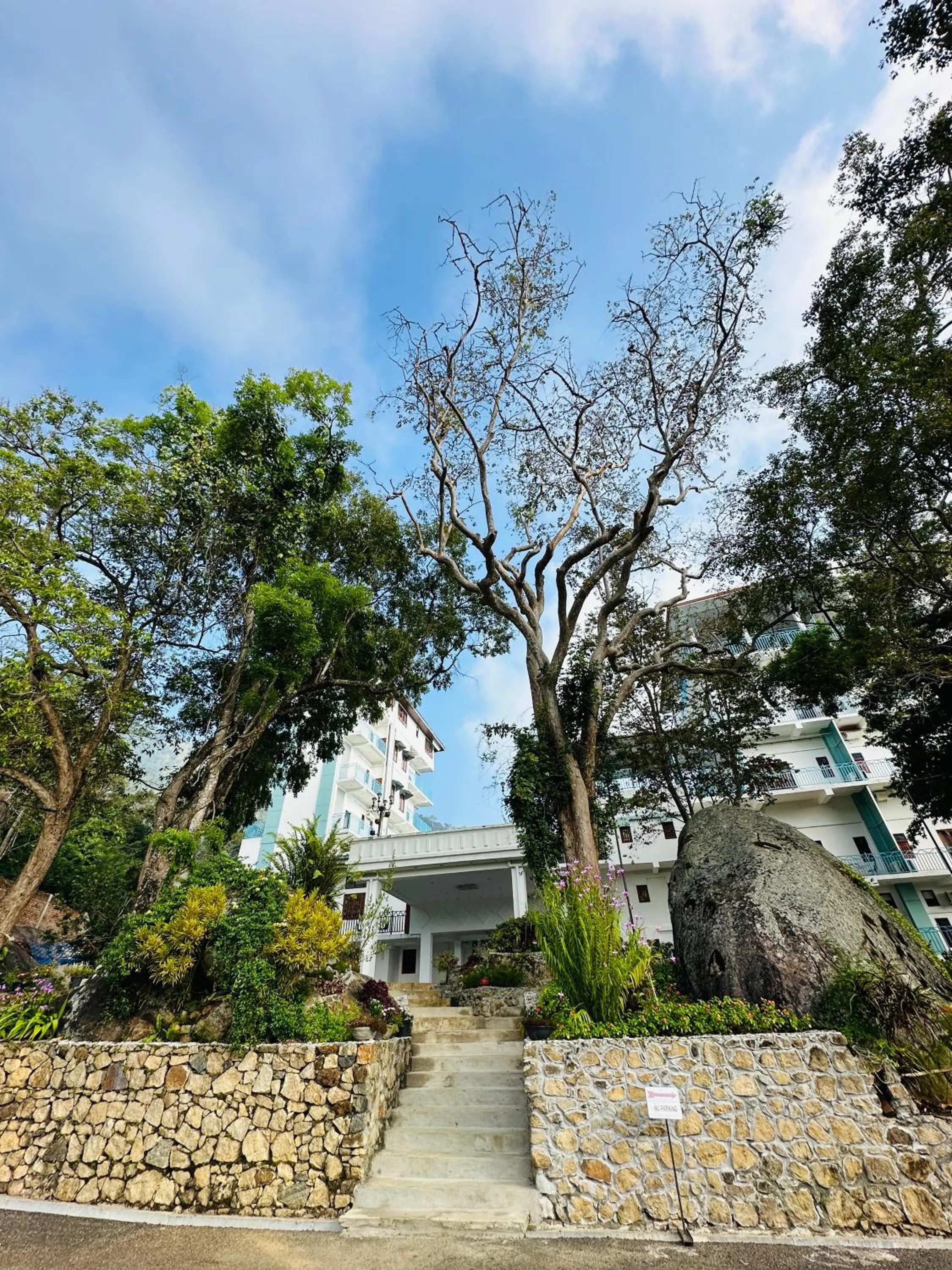 Property building in Moi Ella by DBI