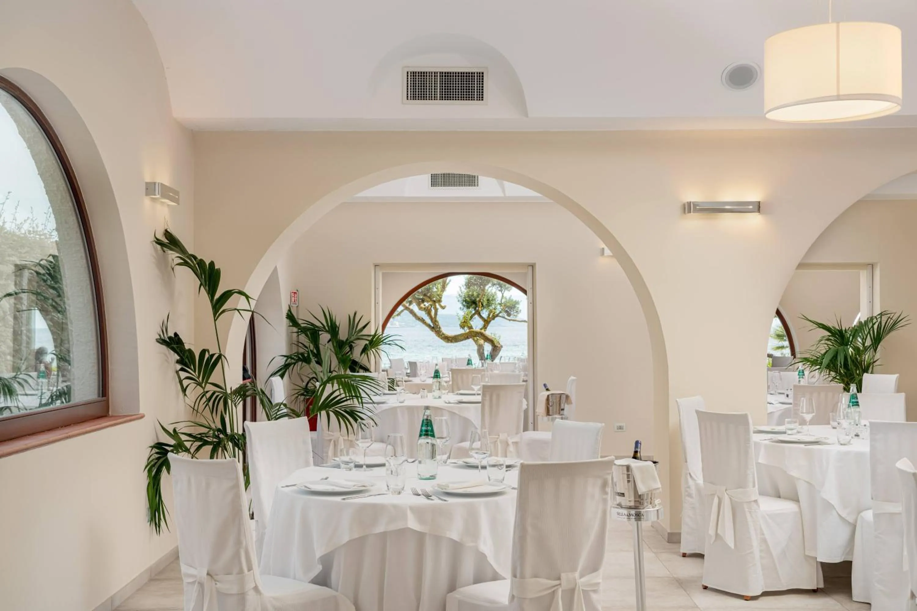 Restaurant/places to eat in Hotel Punta Negra
