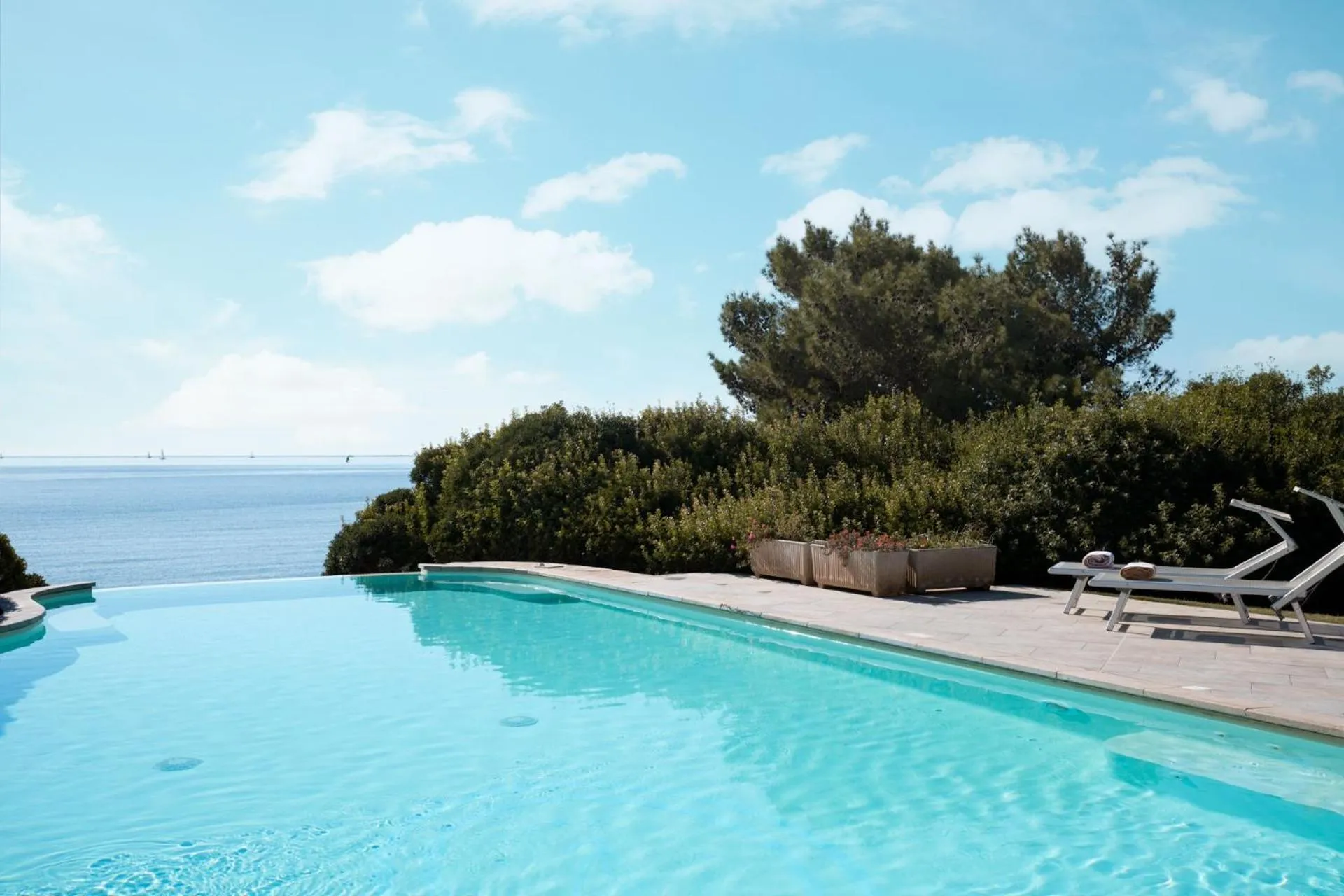 Swimming pool in Hotel Punta Negra