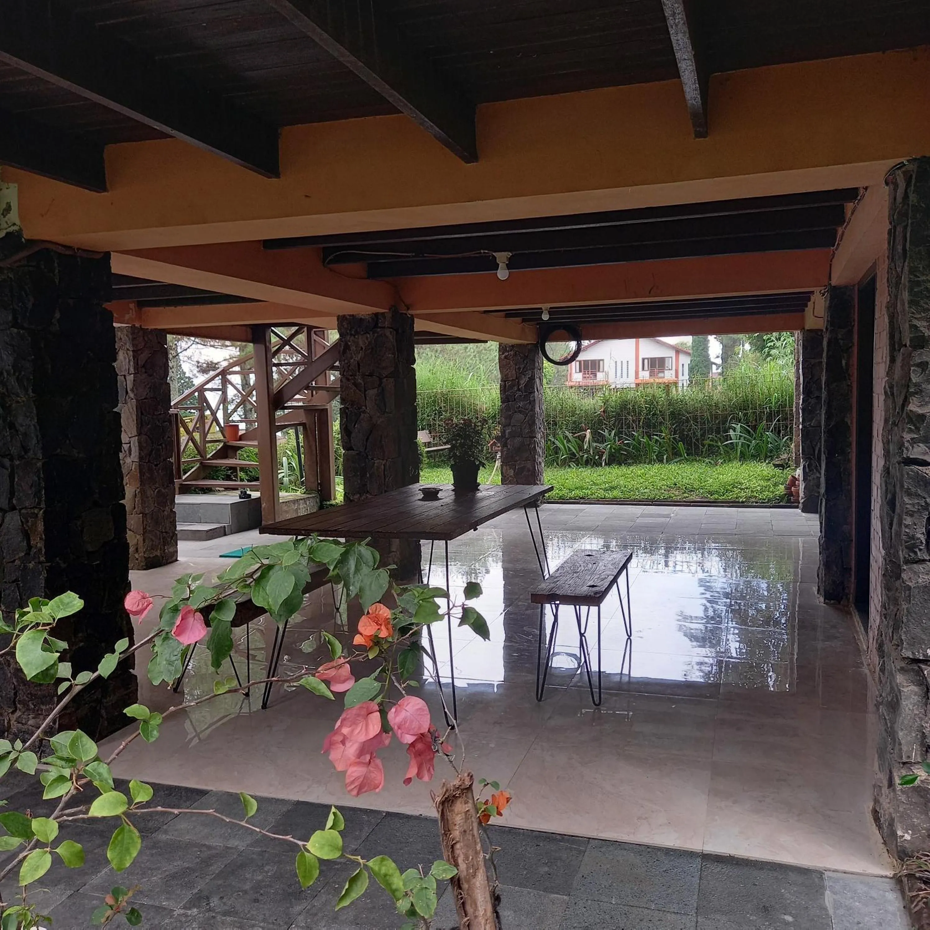 Garden view in Villa Elisabeth at Villa Istana Bunga