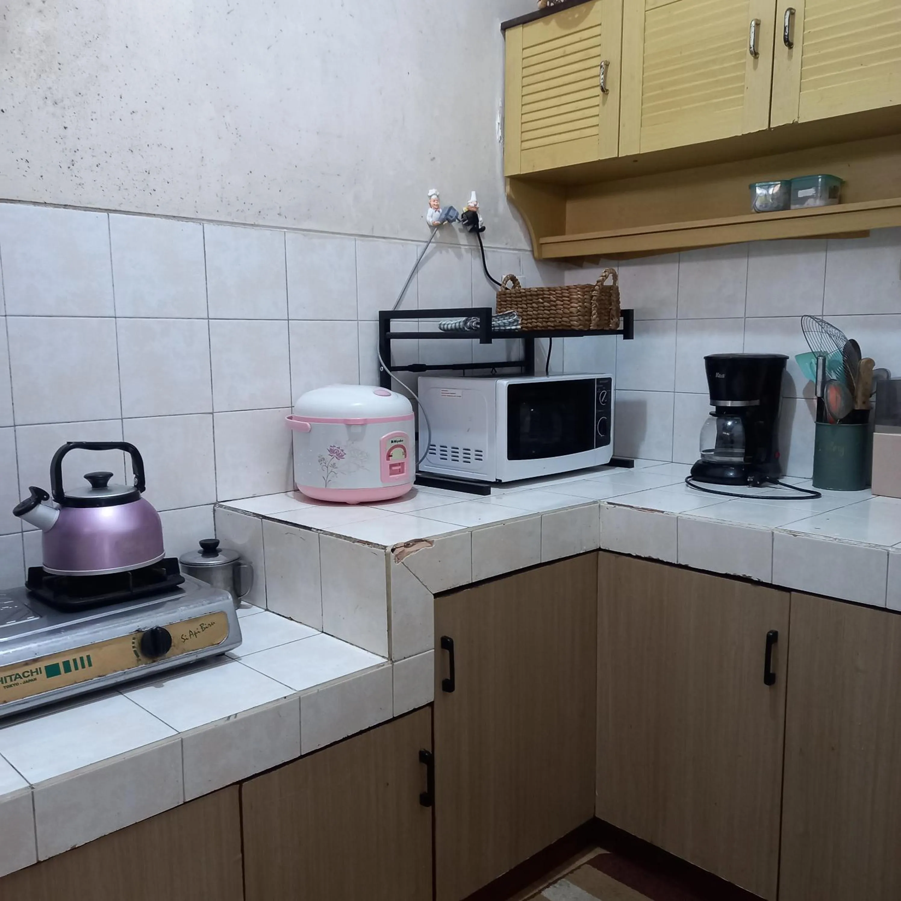 Kitchen or kitchenette in Villa Elisabeth at Villa Istana Bunga