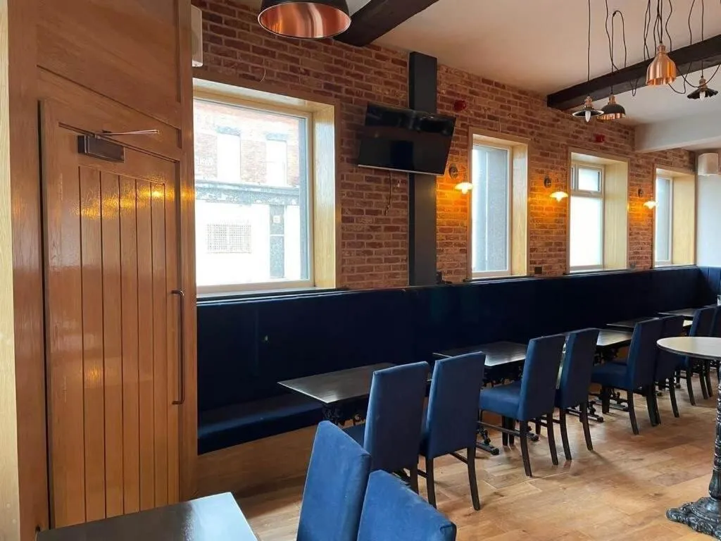 Lounge or bar in The Royal Crest