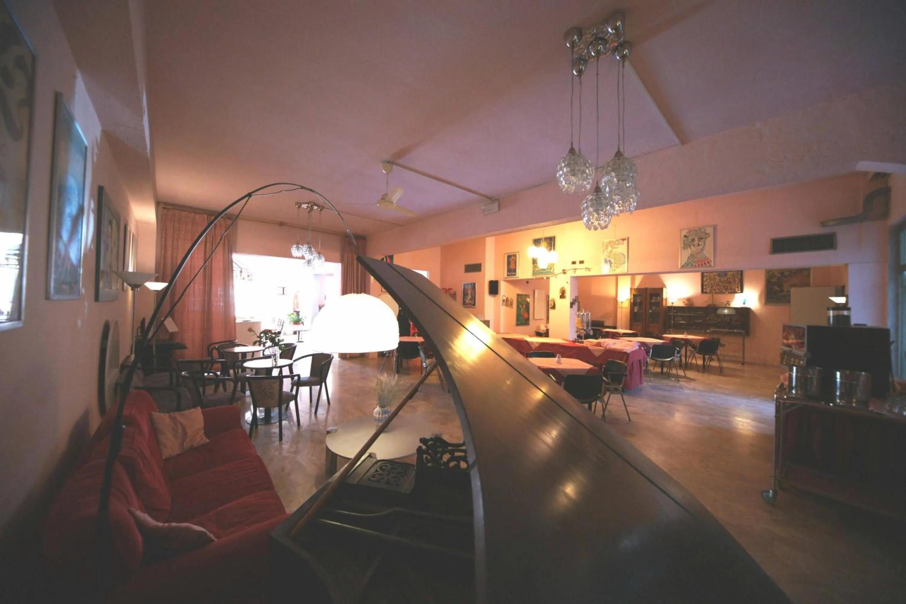 Restaurant/places to eat in Hotel Liberty