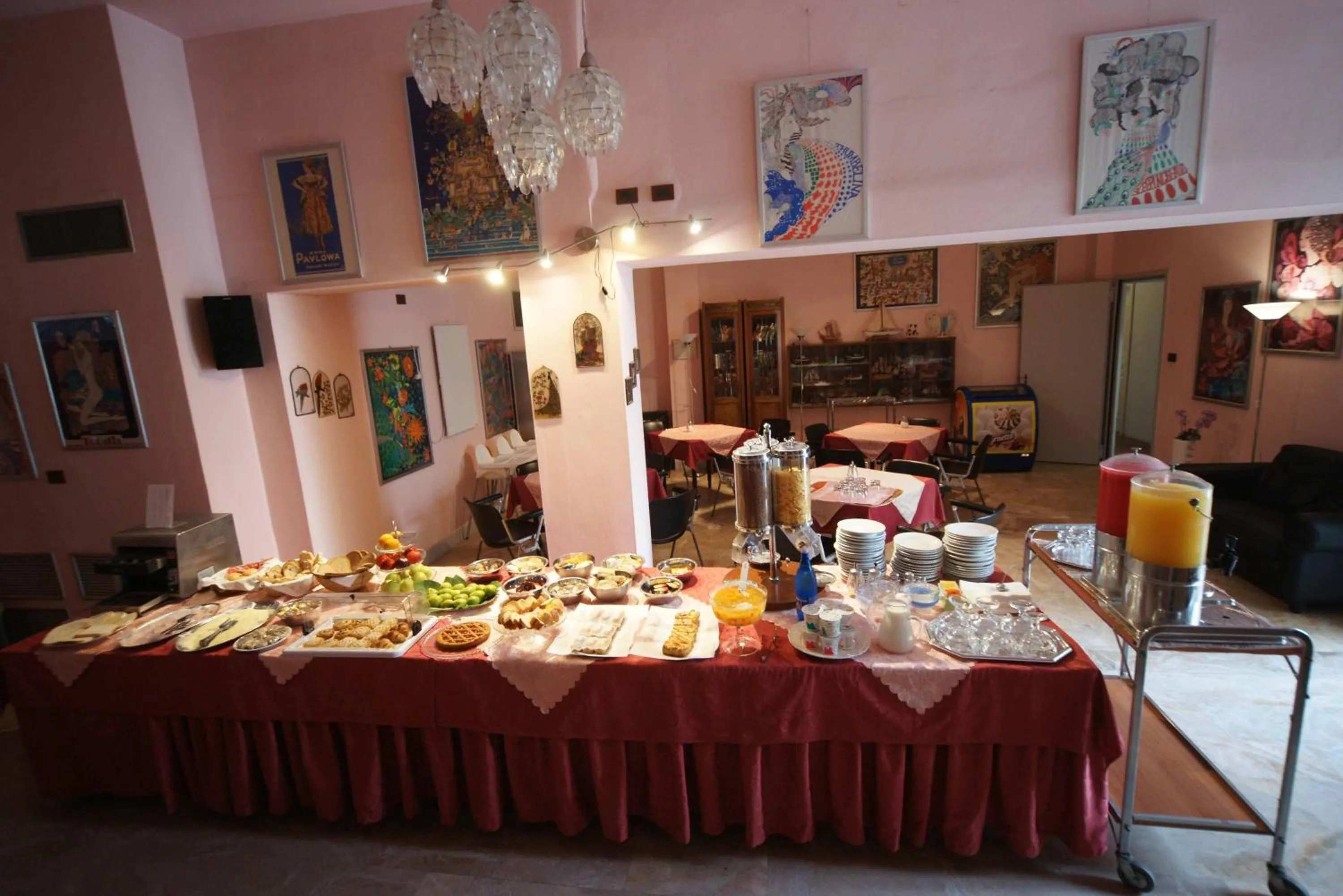 Restaurant/places to eat in Hotel Liberty