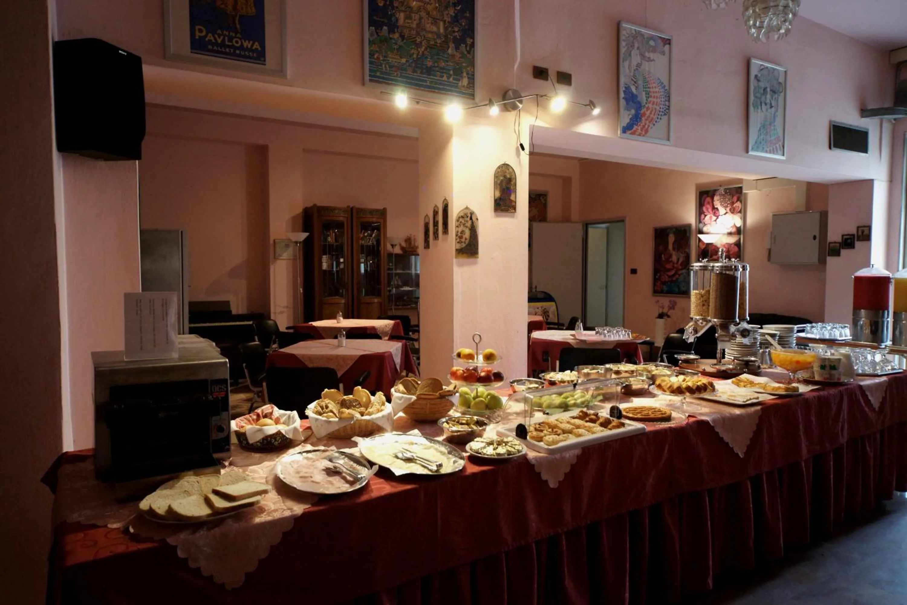 Restaurant/places to eat in Hotel Liberty