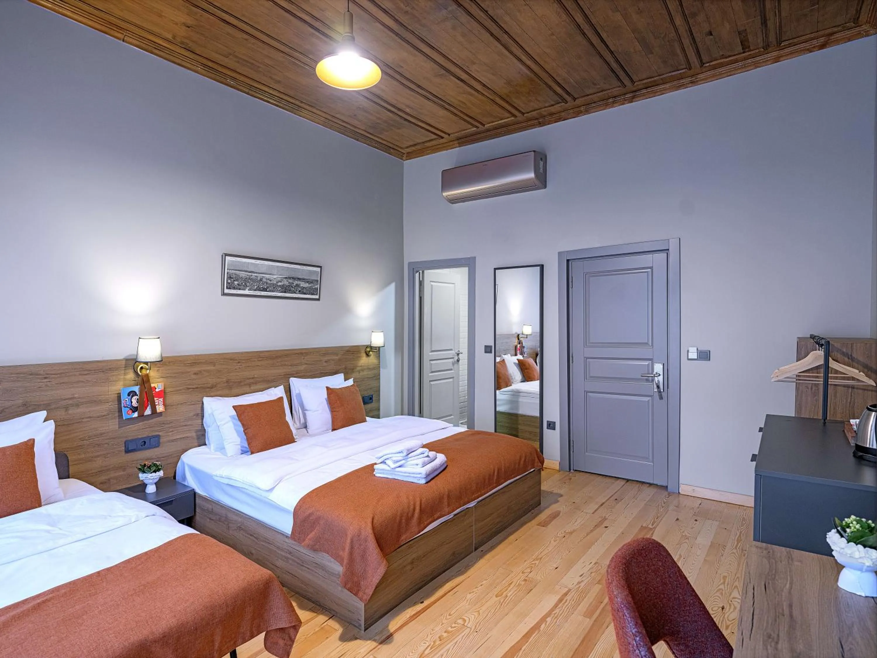 Seating area, Bed in ROCO Beyoglu