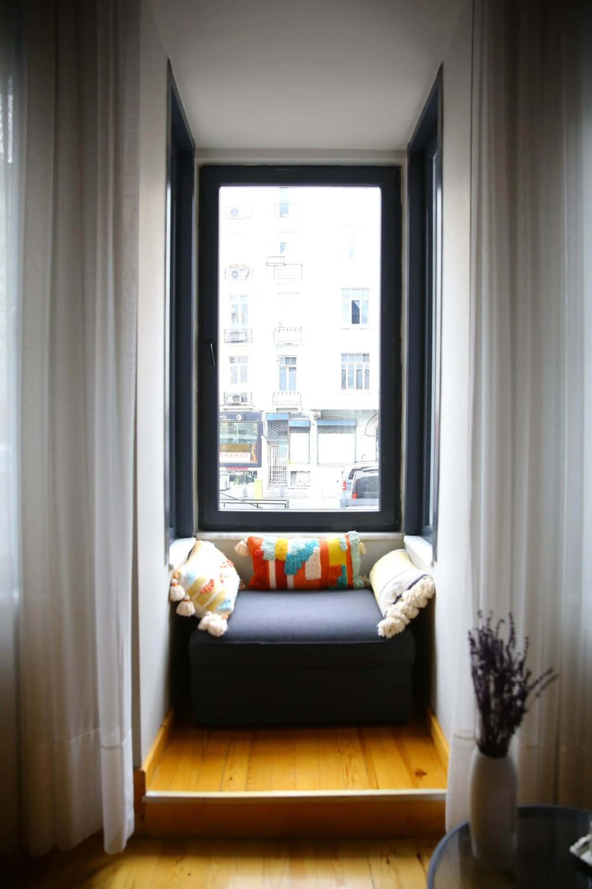 Seating area, Bed in ROCO Beyoglu
