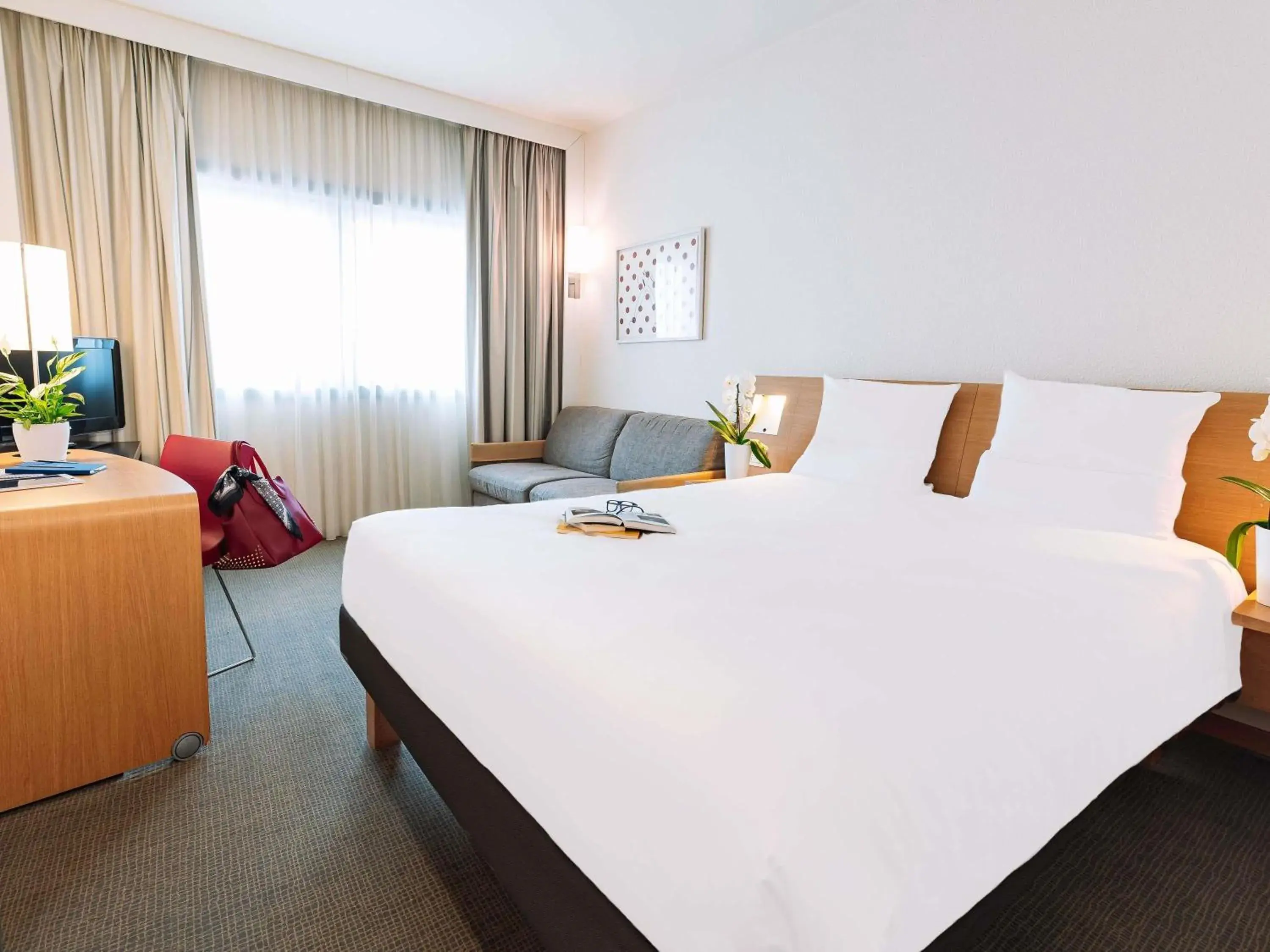 Superior Double Room with Sofa in Novotel Venezia Mestre Castellana Superior Double Room with Sofa in Novotel Venezia Mestre Castellana