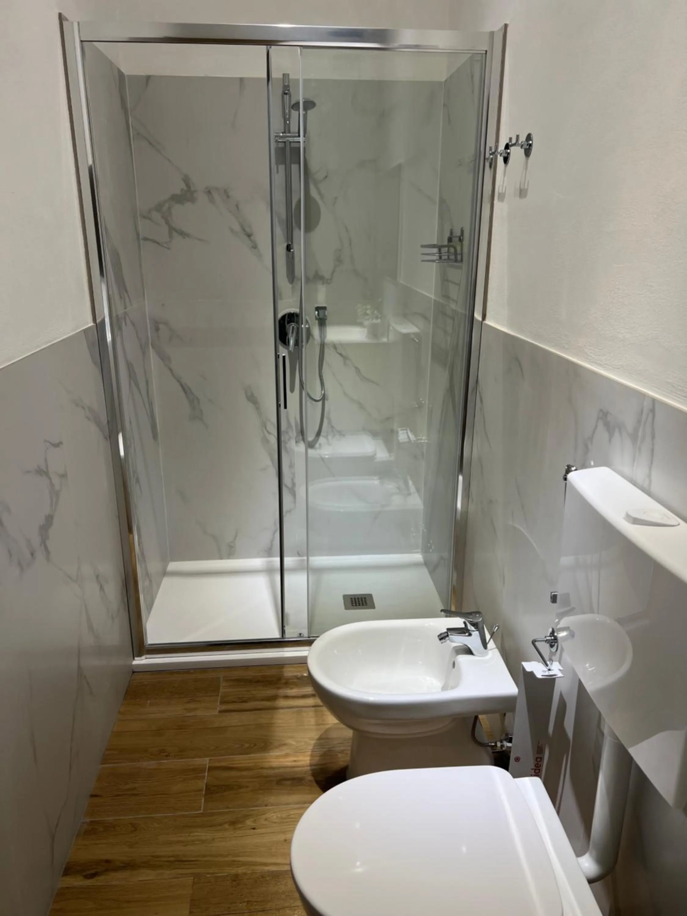 Shower in B&B Melissa