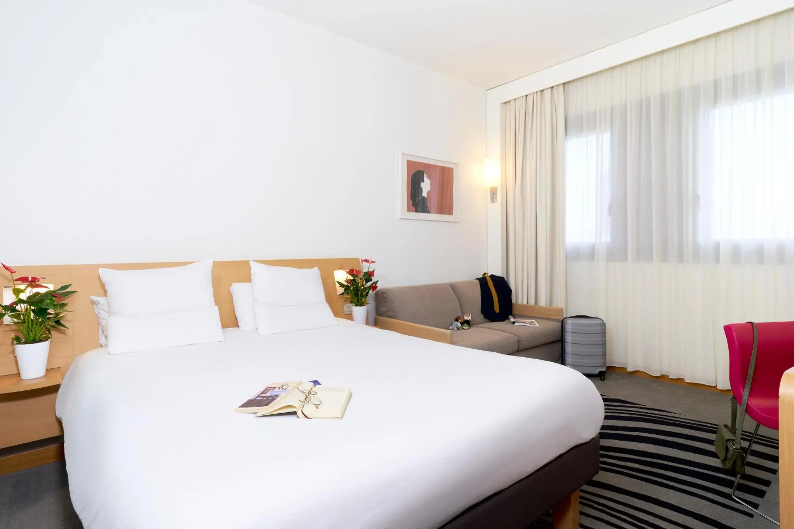 Superior Room with One Double and One Sofa Bed in Novotel Milano Nord Ca' Granda Superior Room with One Double and One Sofa Bed in Novotel Milano Nord Ca' Granda