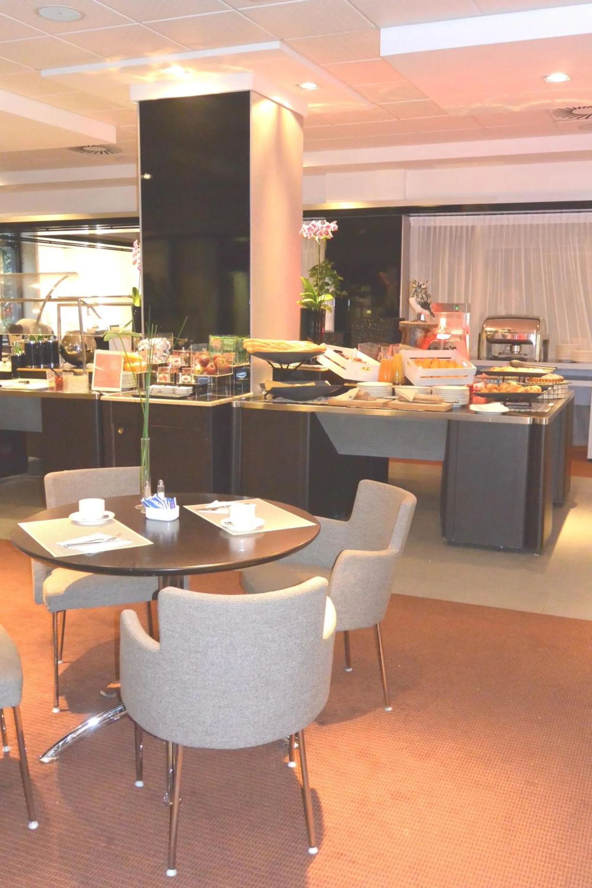 Restaurant/places to eat in Novotel Milano Nord Ca' Granda
