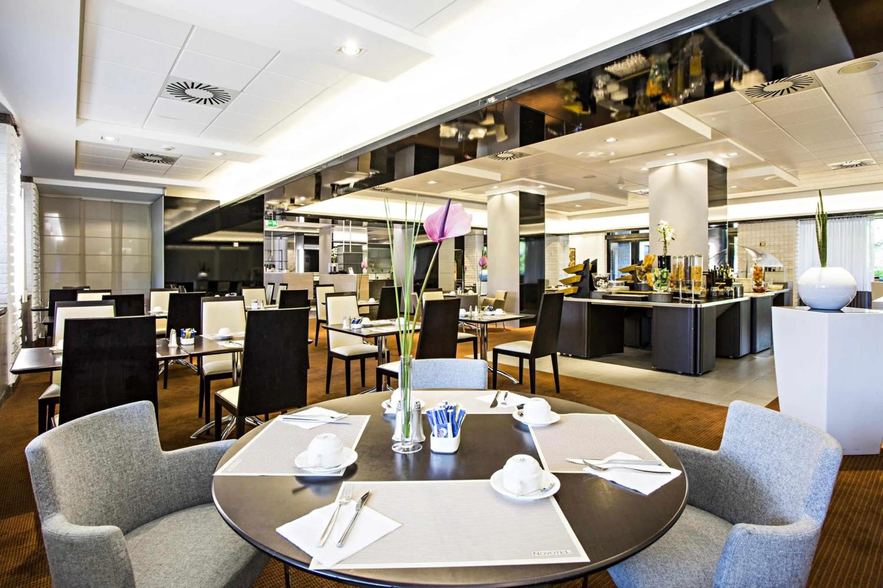 Restaurant/places to eat in Novotel Milano Nord Ca' Granda