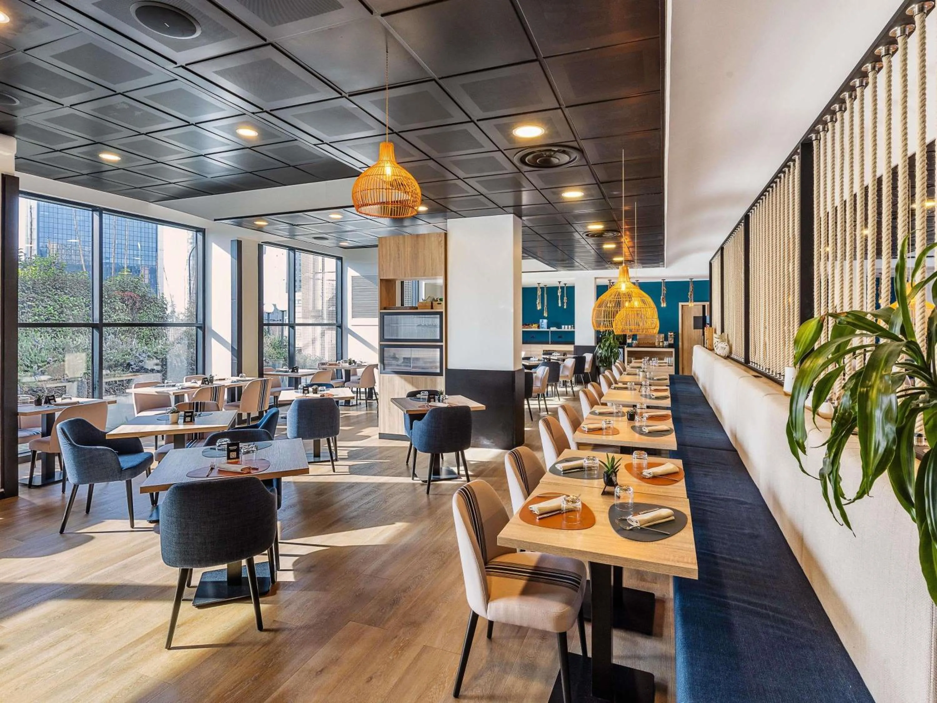 Restaurant/places to eat in Novotel Genova City