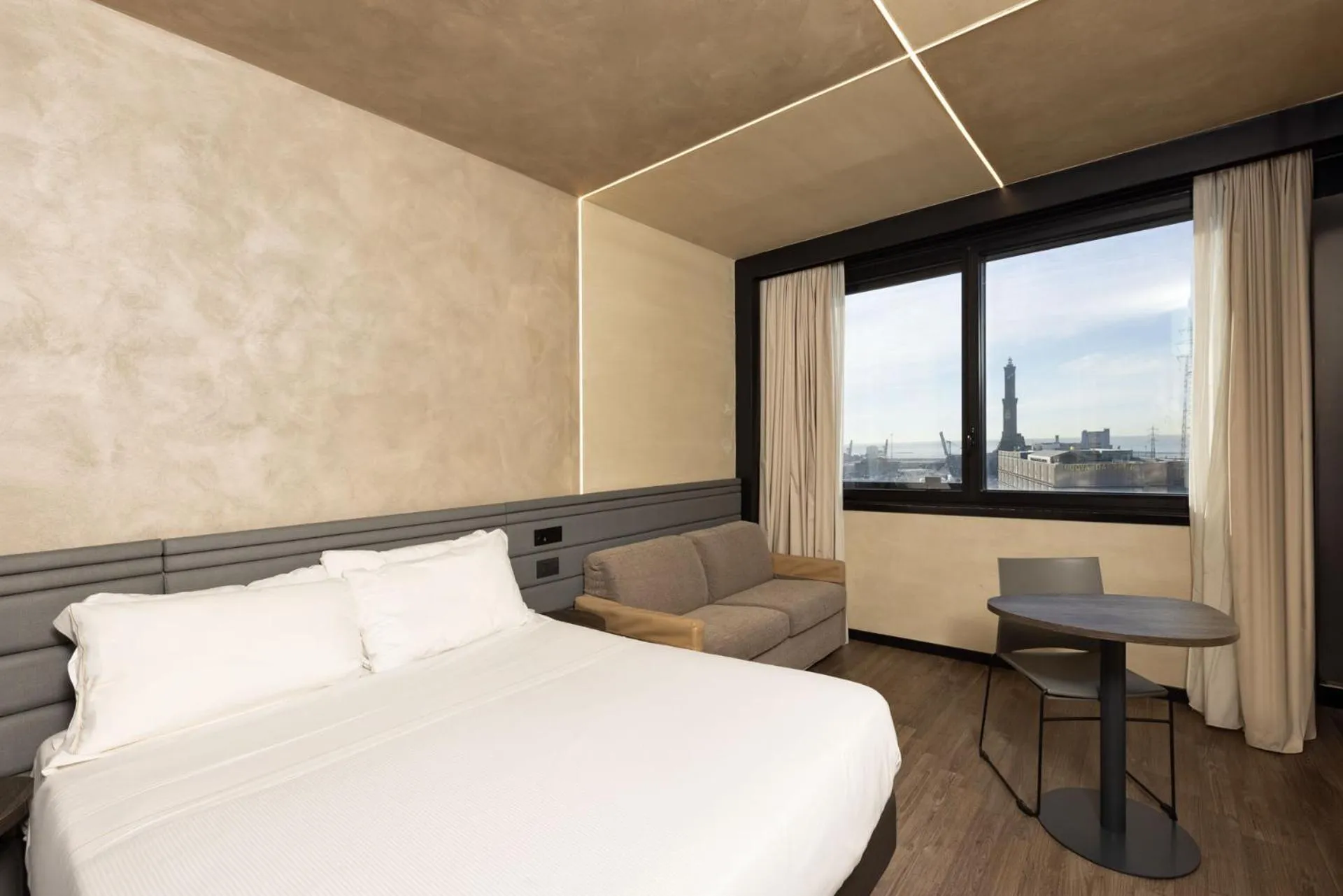 Bed in Novotel Genova City