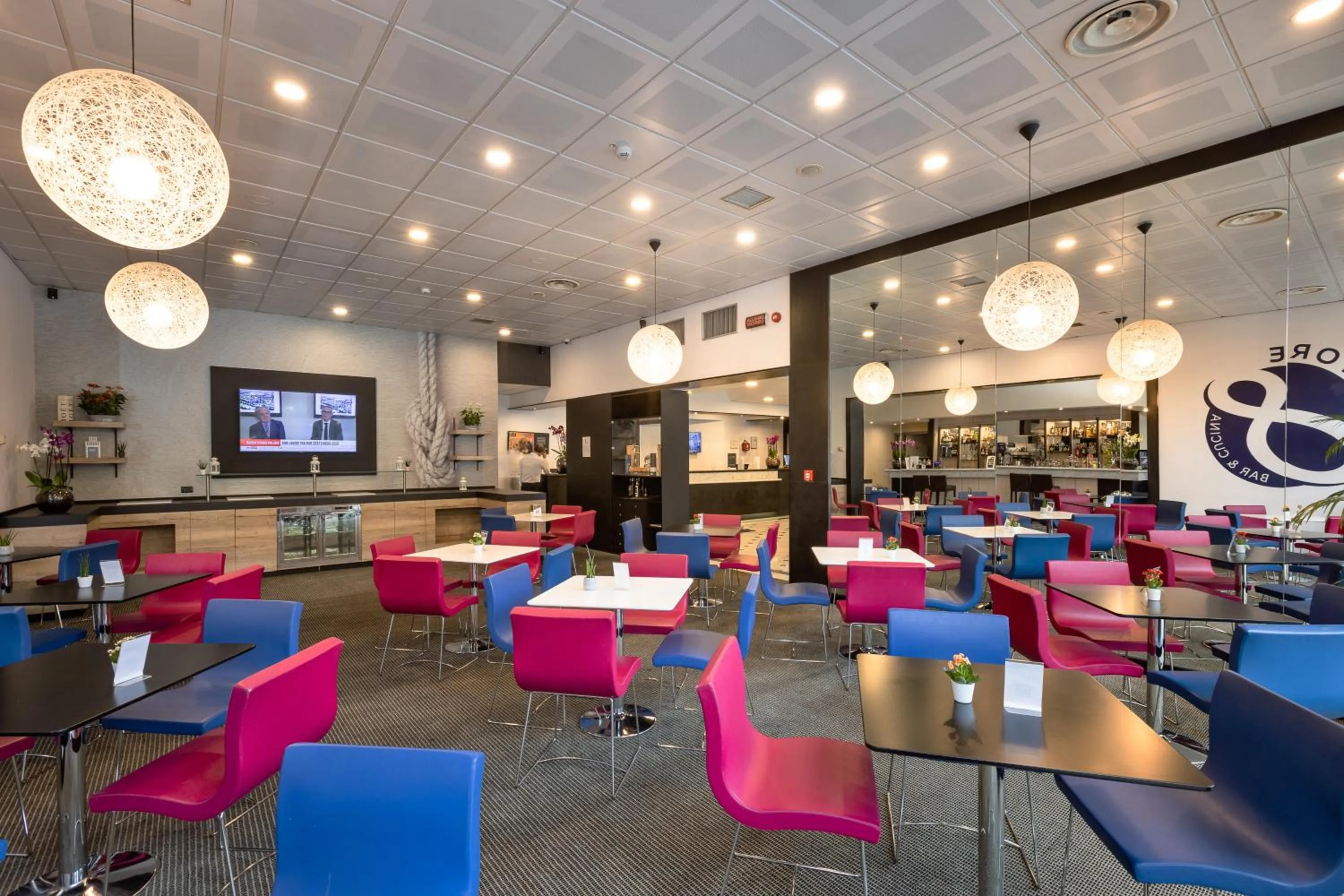 Lobby or reception in Novotel Genova City