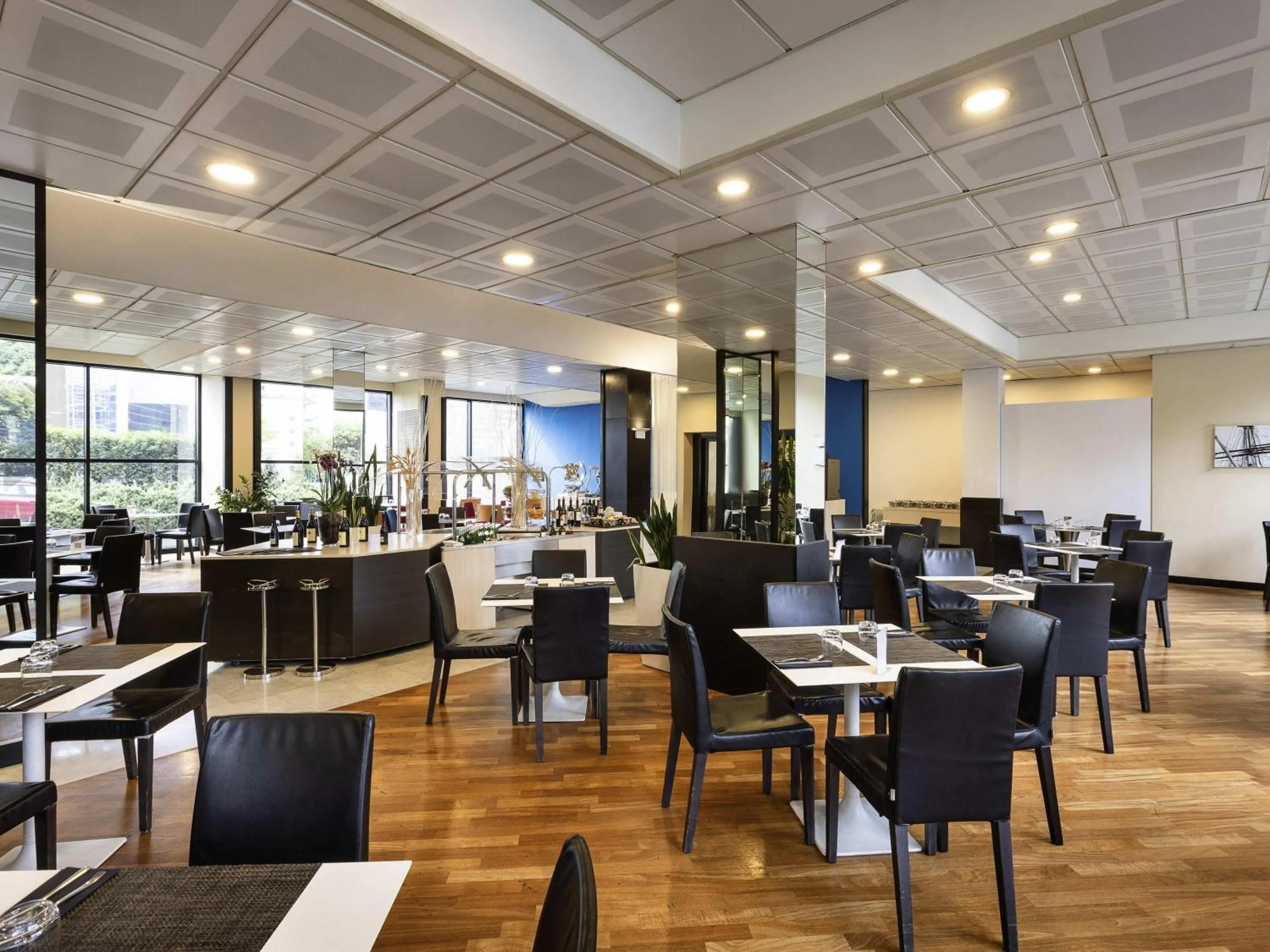 Restaurant/places to eat in Novotel Genova City