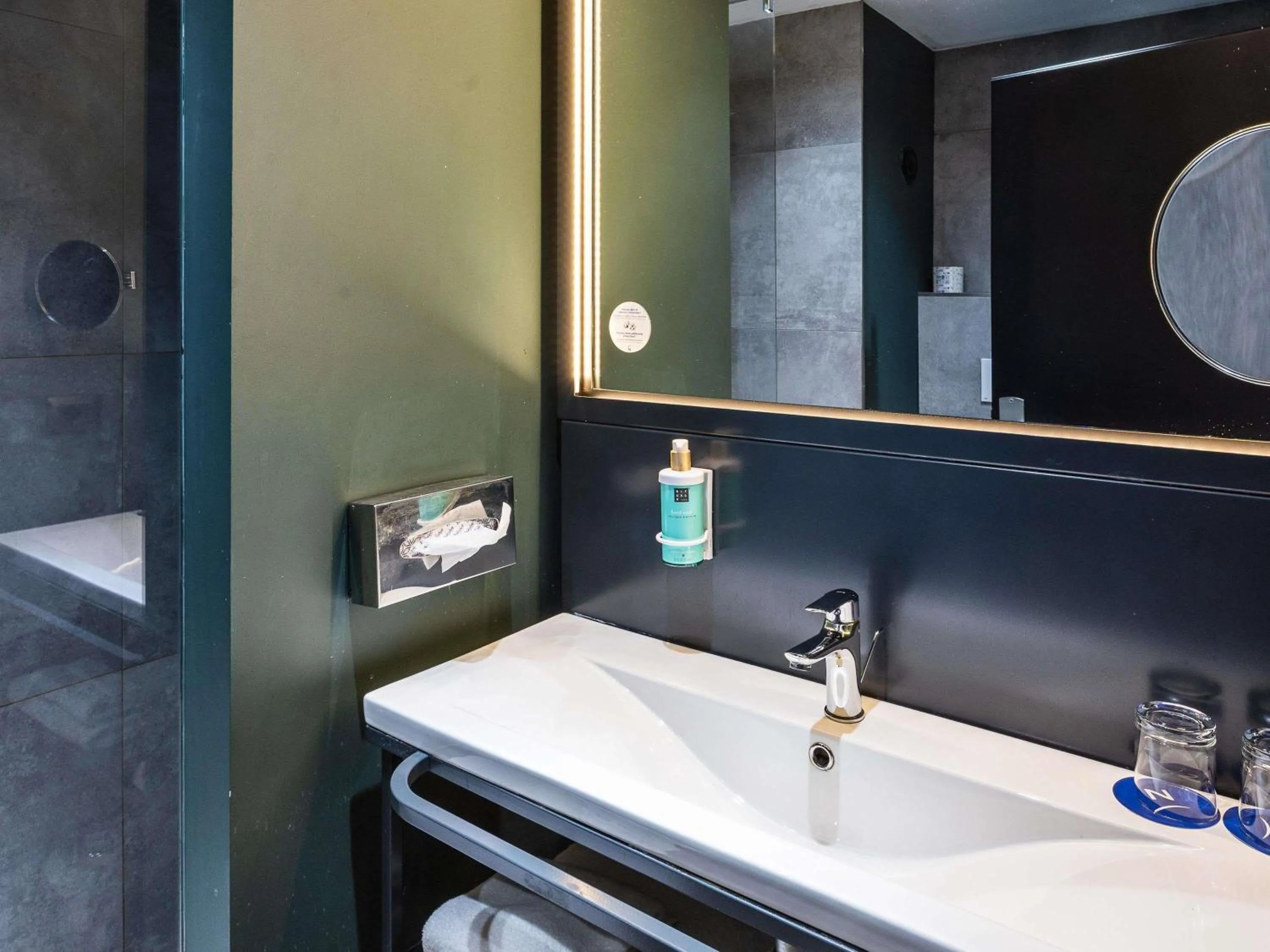 Bedroom in Novotel Genova City