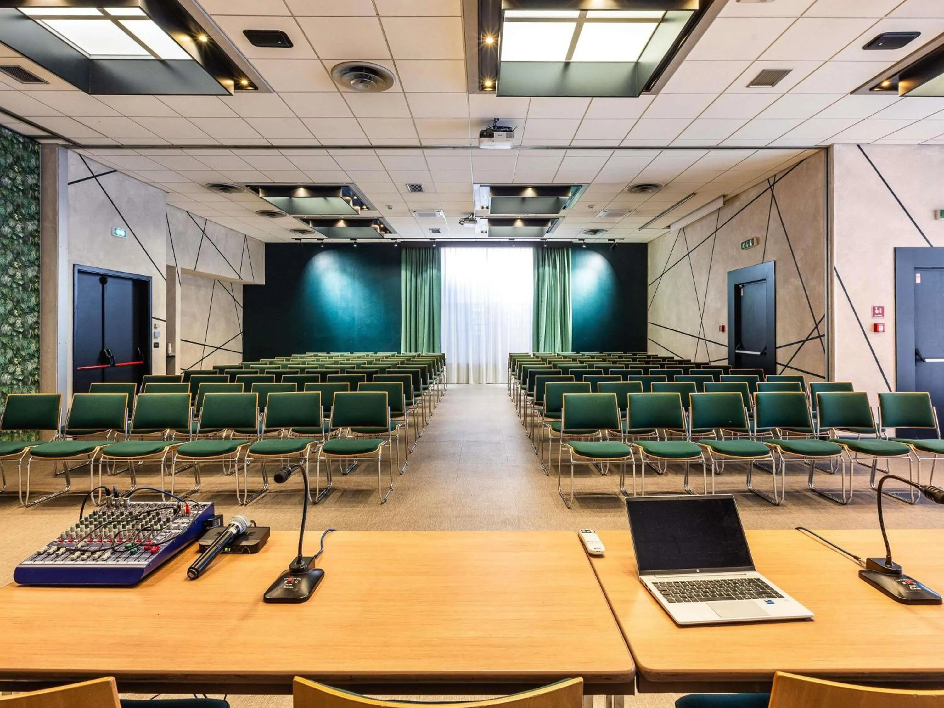 Meeting/conference room in Novotel Genova City