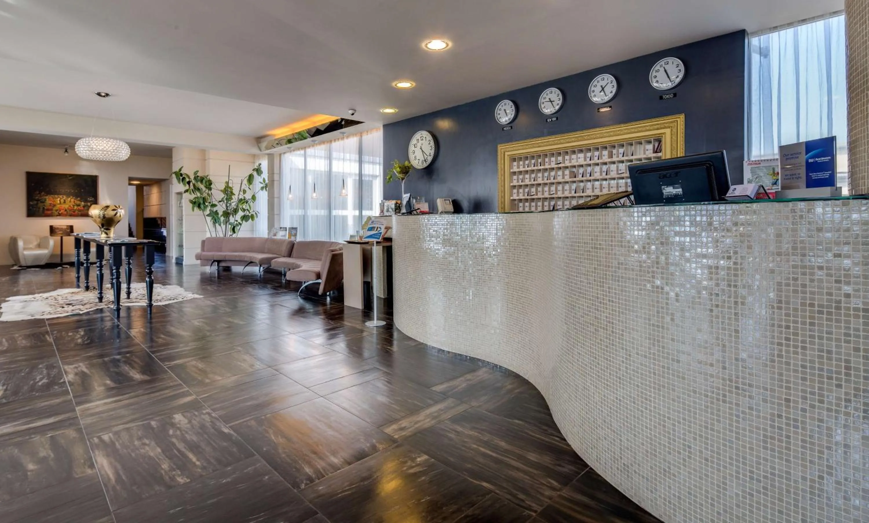 Lobby or reception in Best Western Plus Hotel Farnese