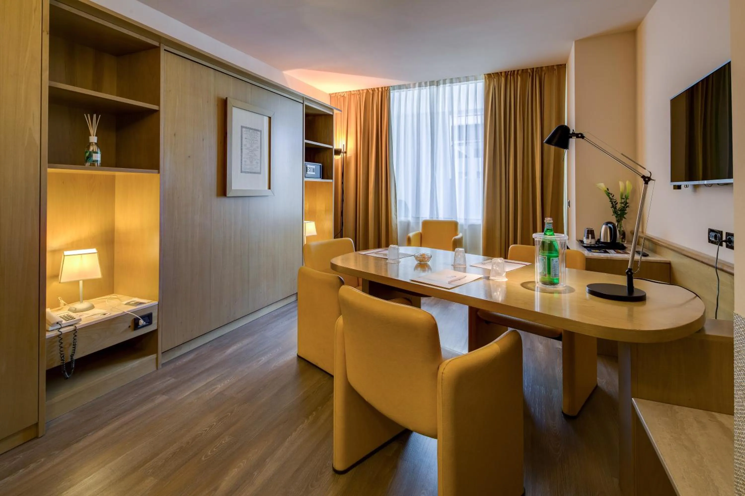 Business facilities in Best Western Plus Hotel Farnese