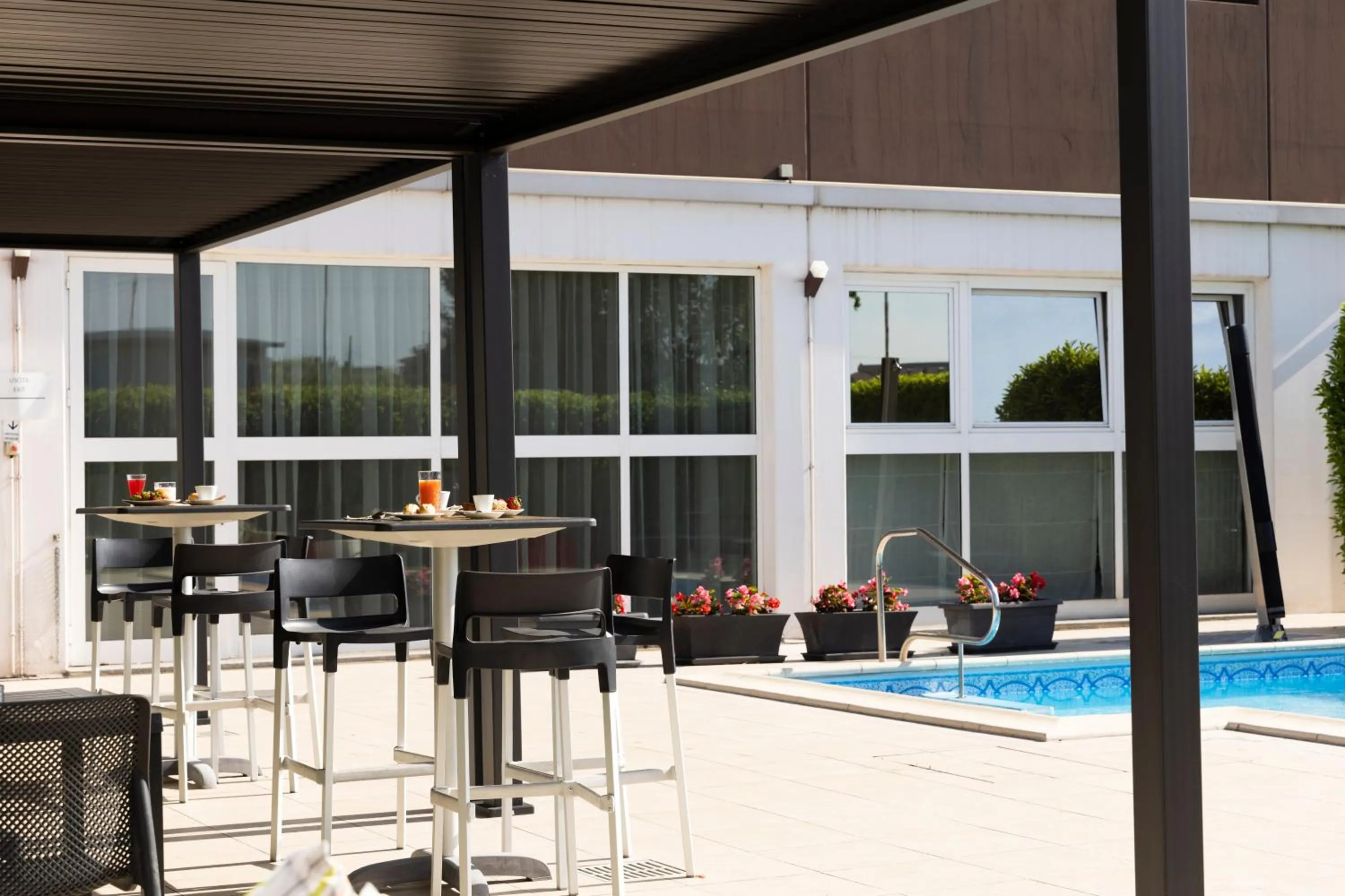 Swimming pool in Best Western Plus Hotel Farnese