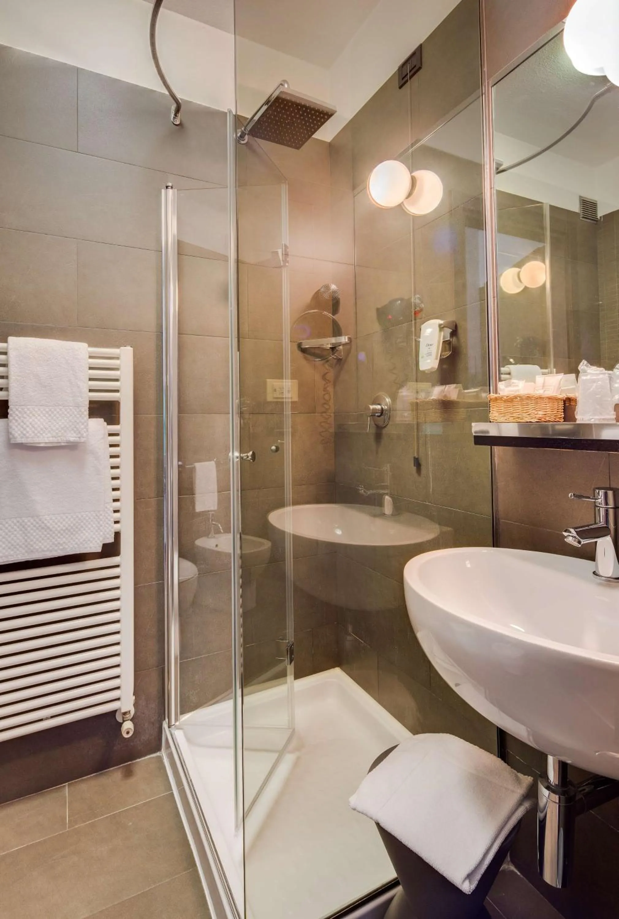 Bathroom in Best Western Plus Hotel Farnese