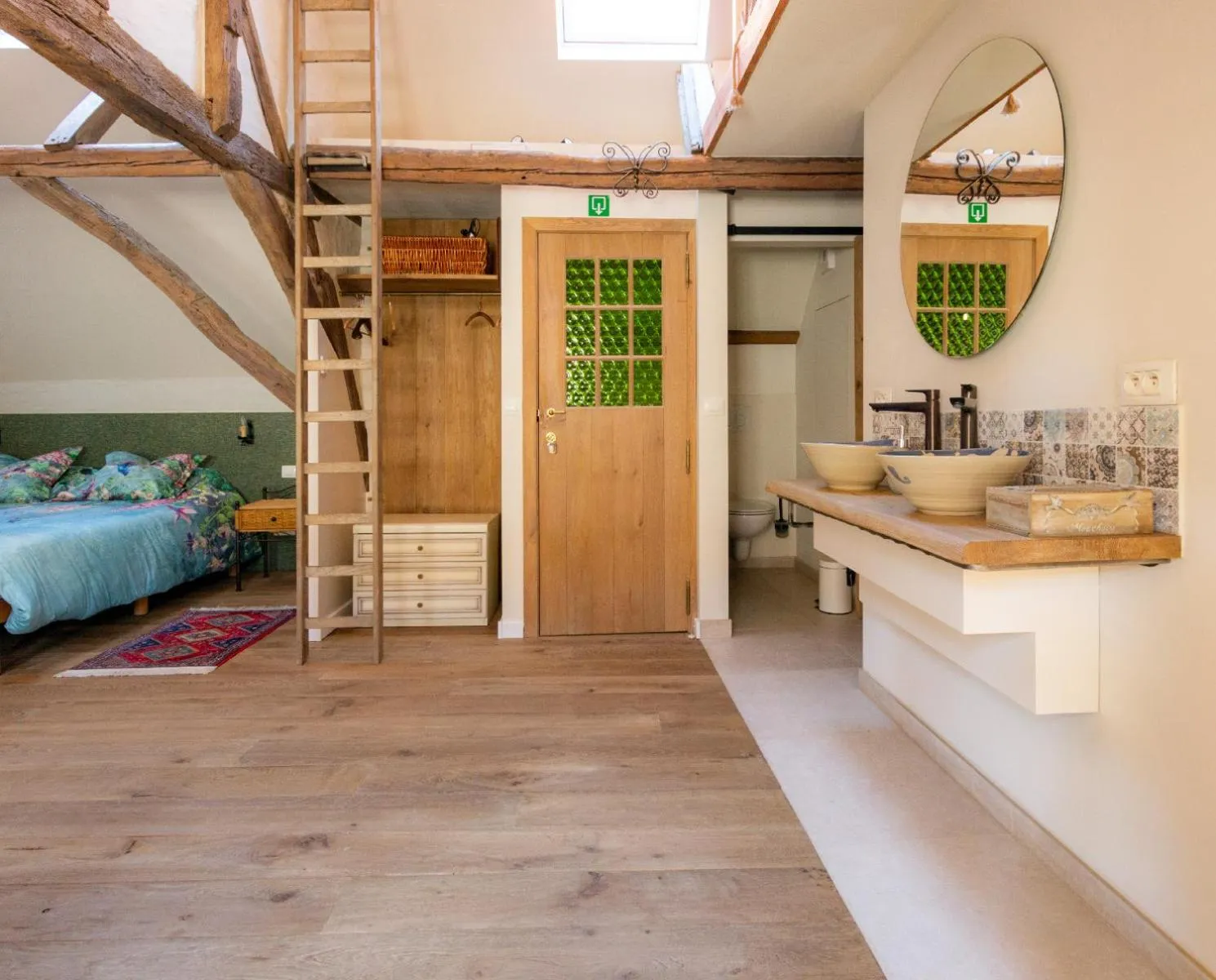 Property building, Bed in Butterfly