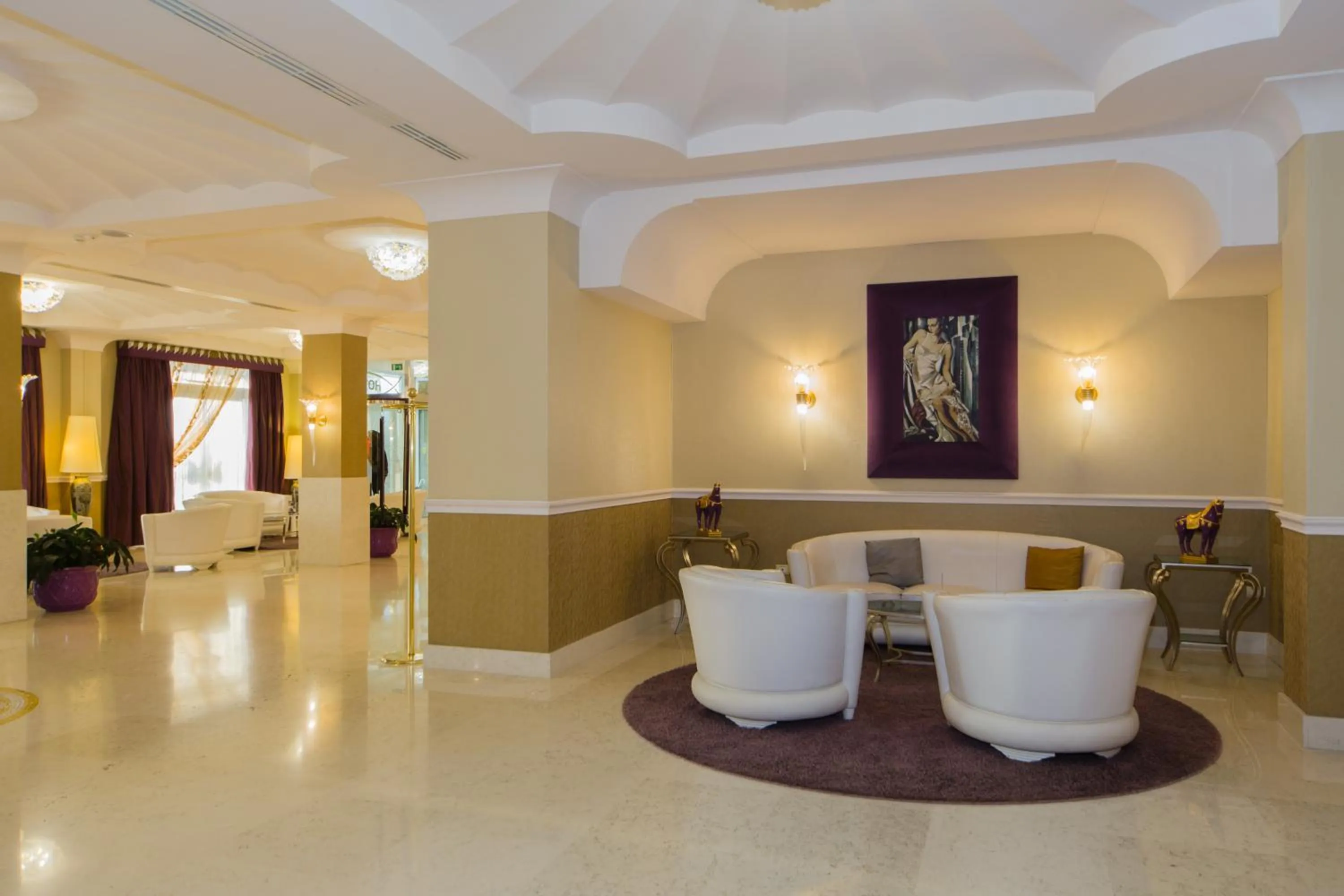Lobby or reception in Zanhotel Centergross