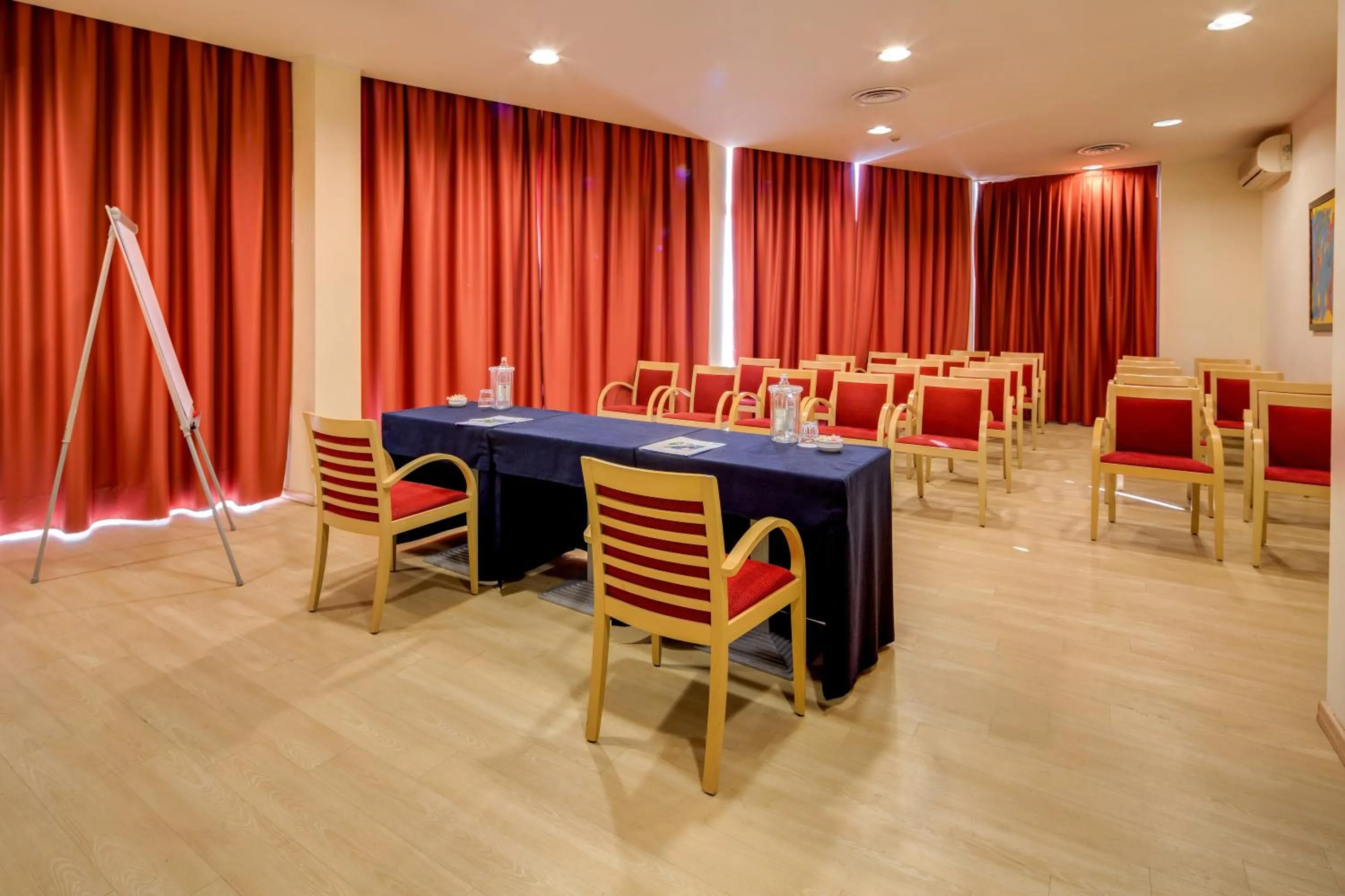 Meeting/conference room in Holiday Inn Express Parma by IHG
