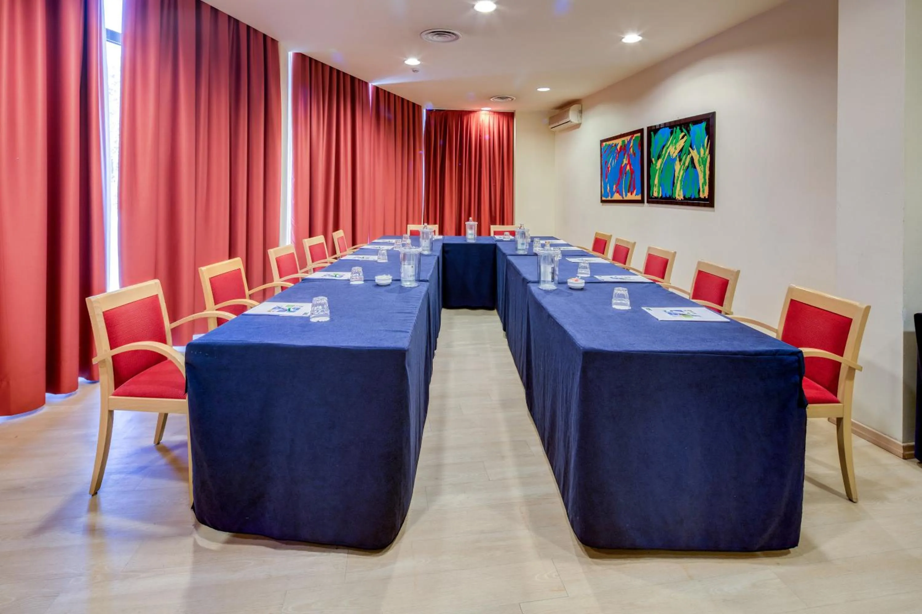 Meeting/conference room in Holiday Inn Express Parma by IHG