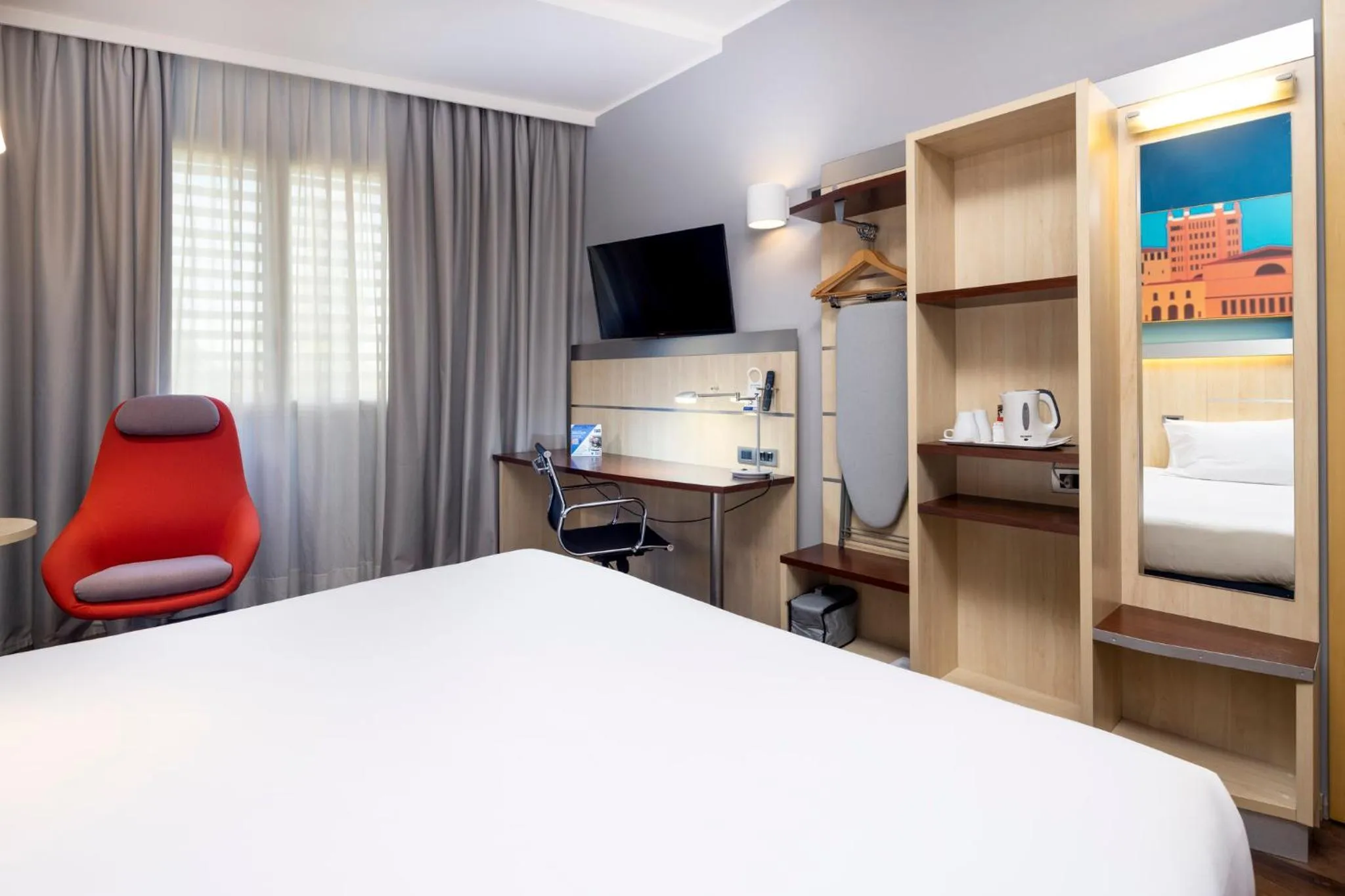 Photo of the whole room, Bed in Holiday Inn Express Parma by IHG