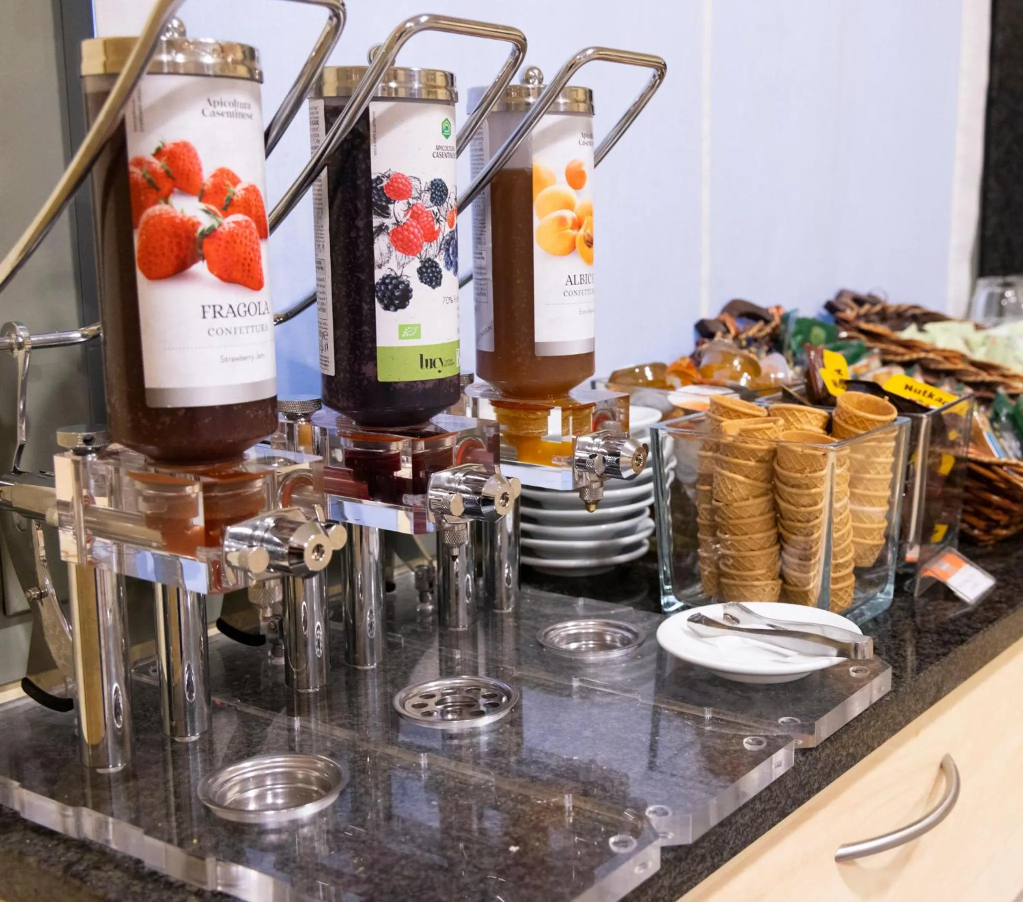 Restaurant/places to eat in Holiday Inn Express Parma by IHG