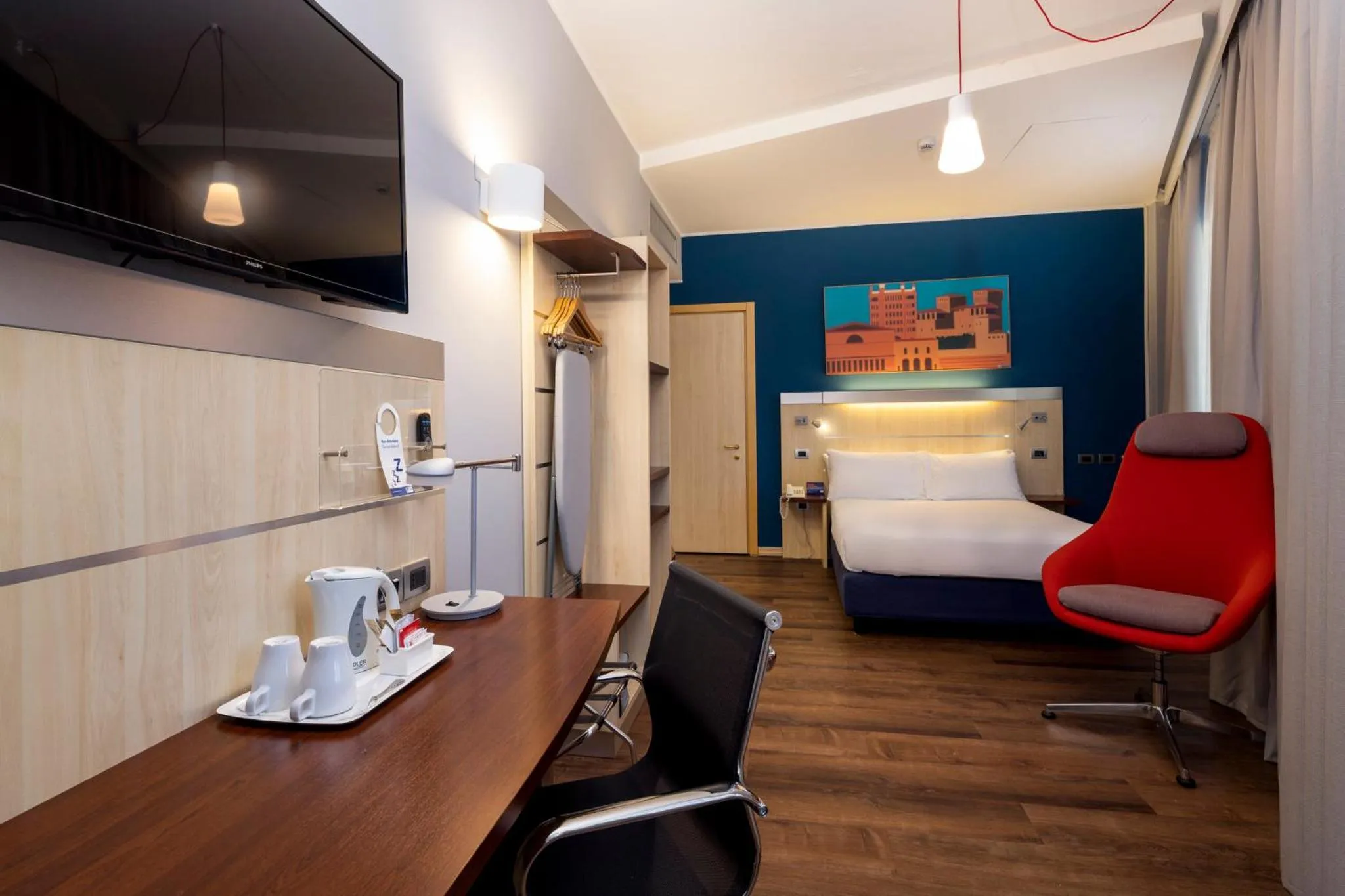 Photo of the whole room, Bed in Holiday Inn Express Parma by IHG