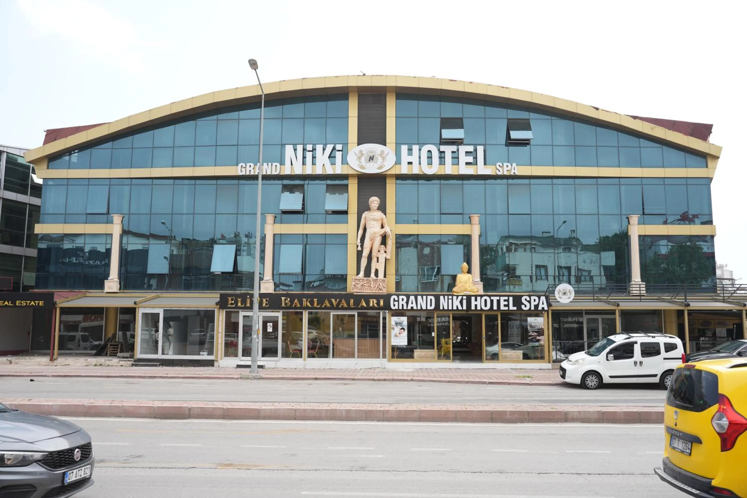 Grand Niki Hotel & Spa